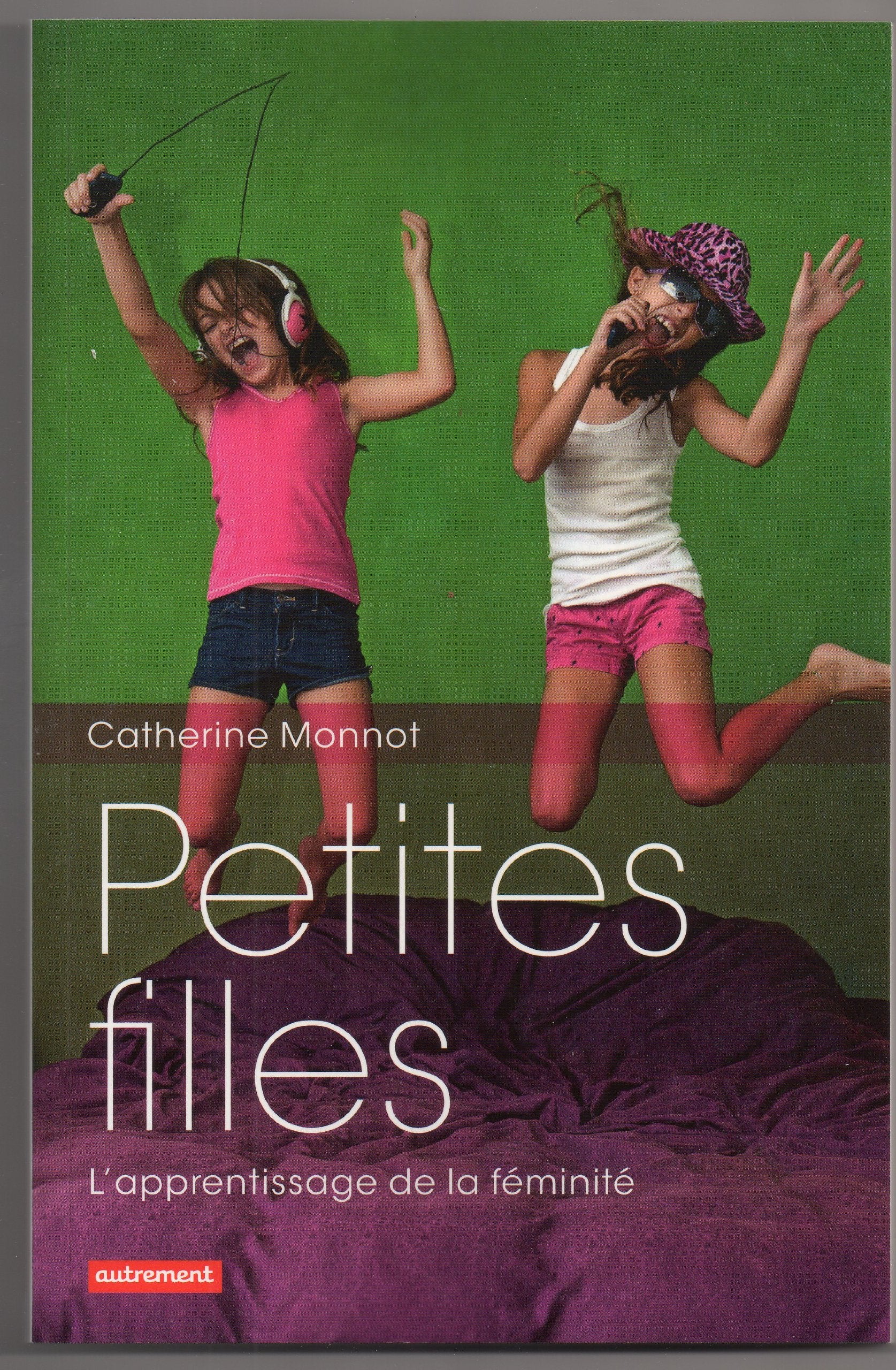 Petites Filles: L'apprentissage de la féminité Essays & Short Stories