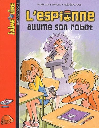 L'espionne allume son robot book