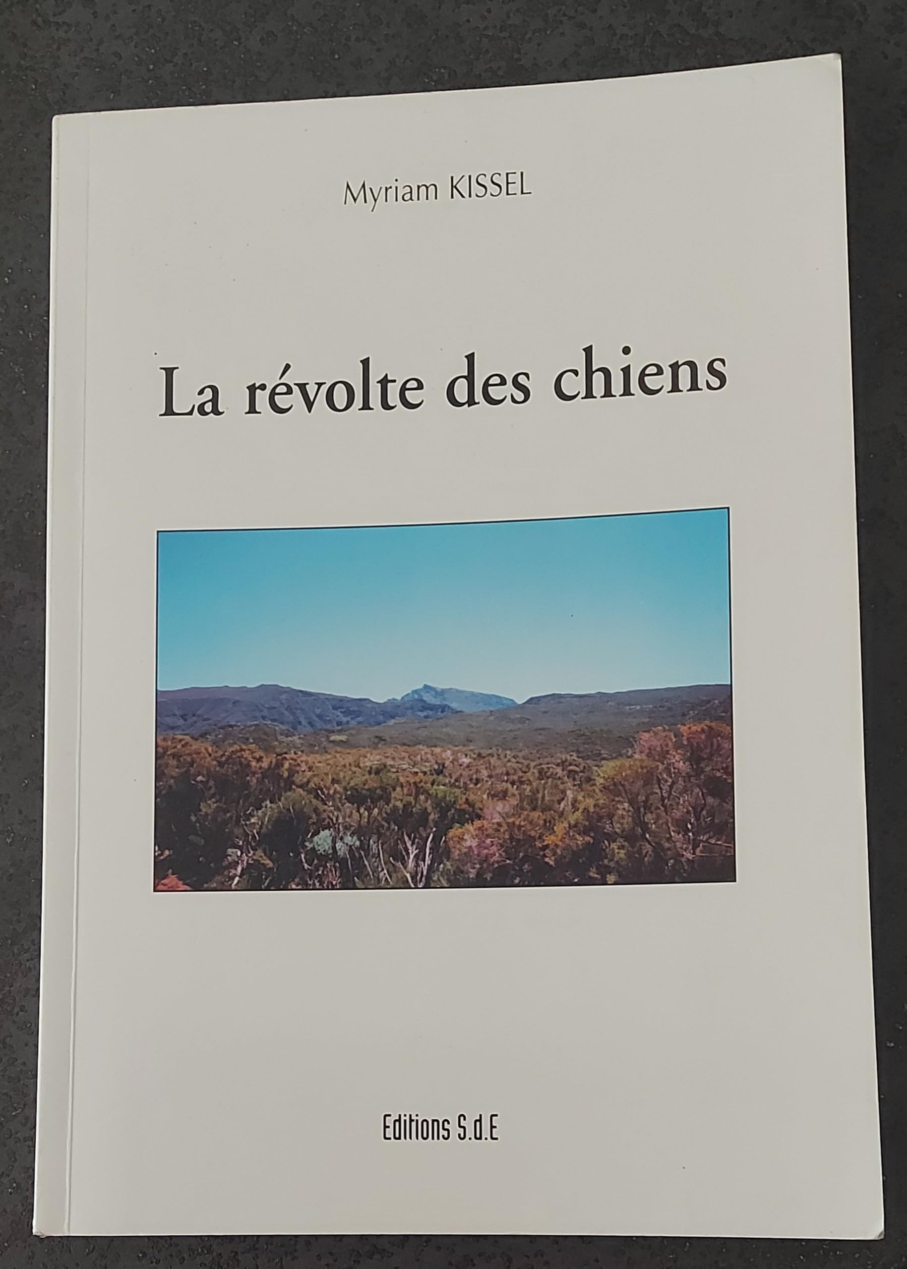 La révolte des chiens - roman Books