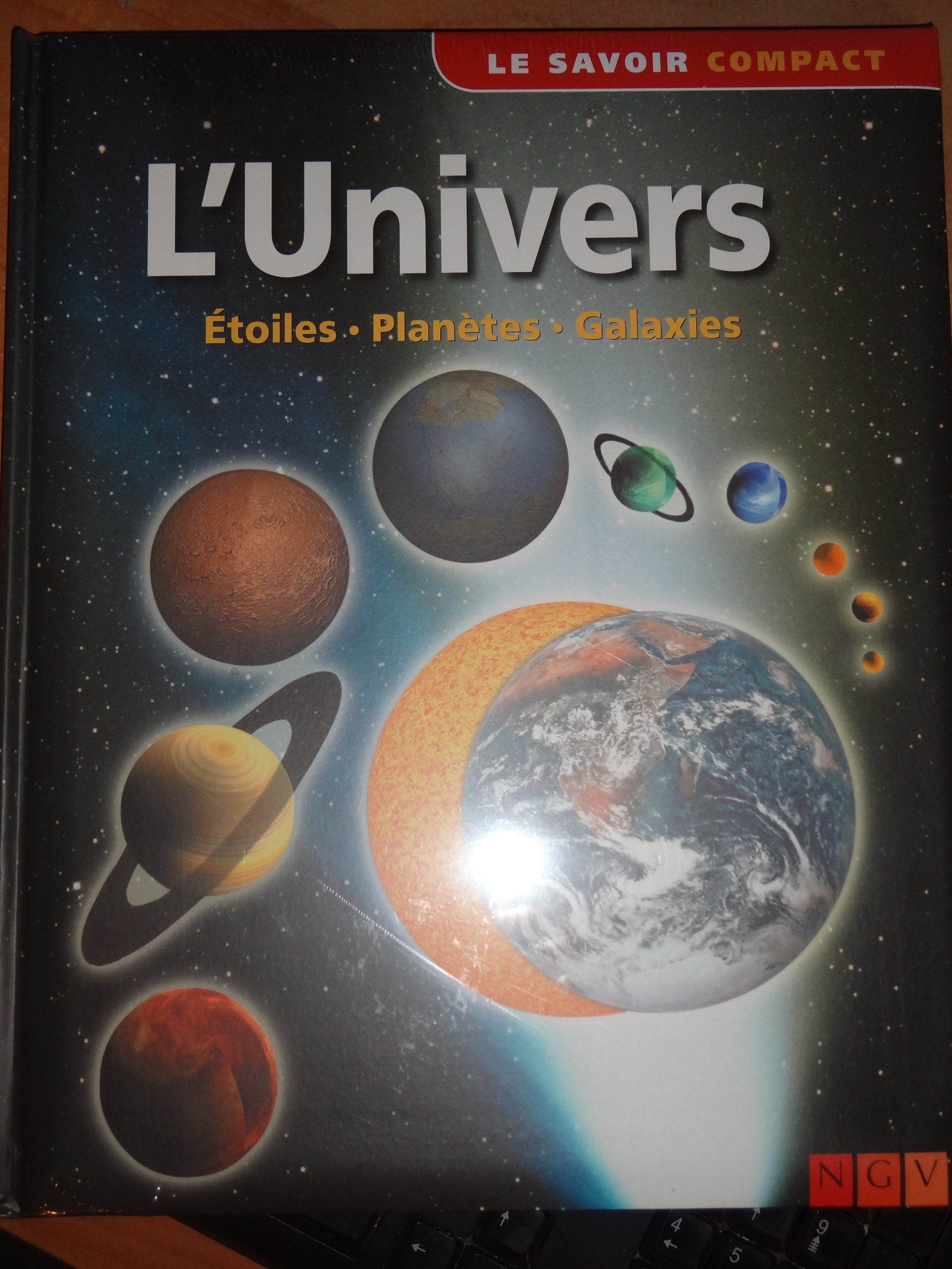 L'Univers : Etoiles, Planètes, Galaxies book