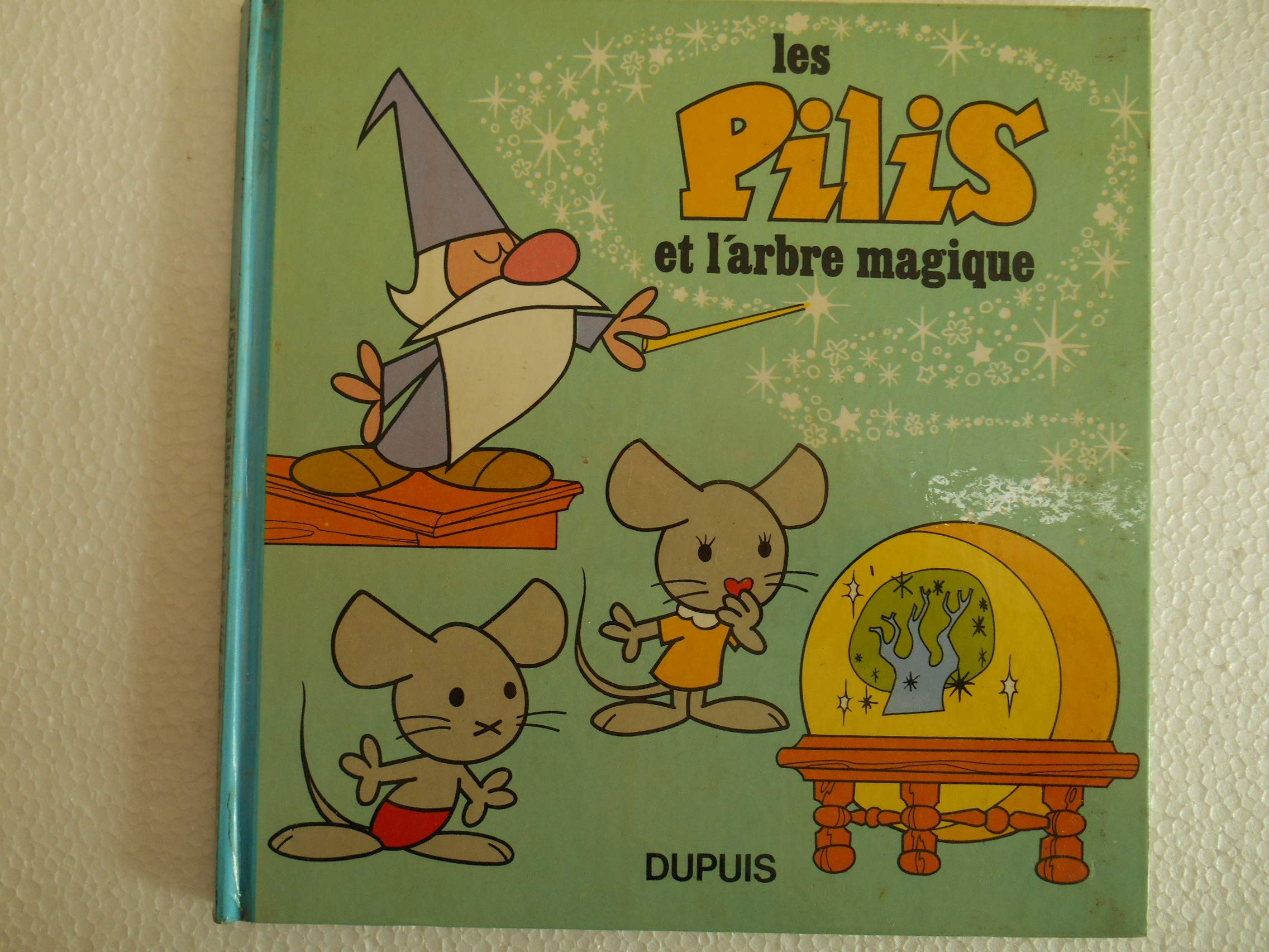 Les Pilis et l'arbre magique (Les Pilis....) book