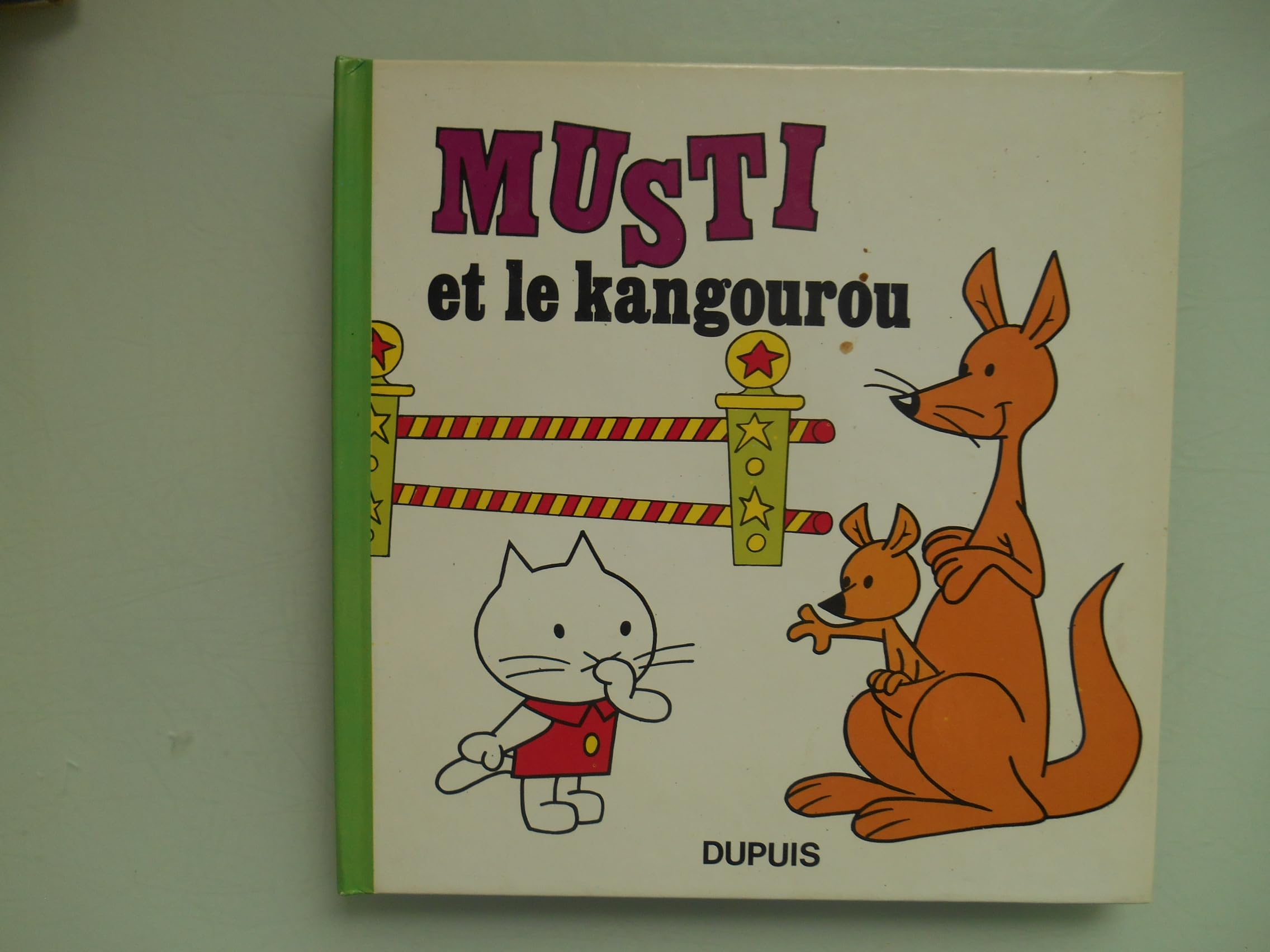 Musti et le kangourou (Musti) book