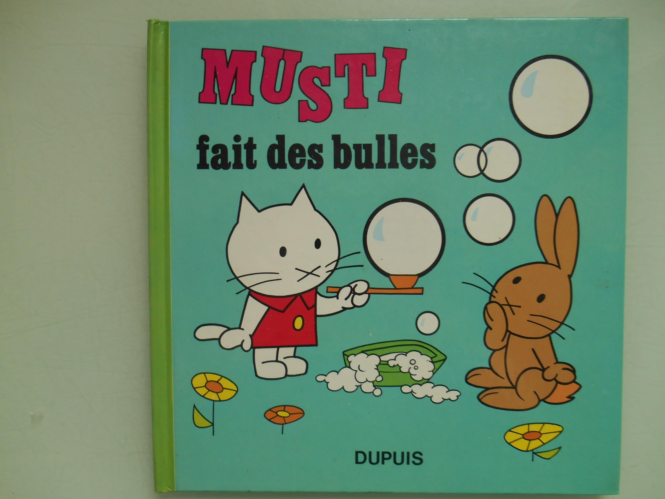 Musti fait des bulles (Musti) book