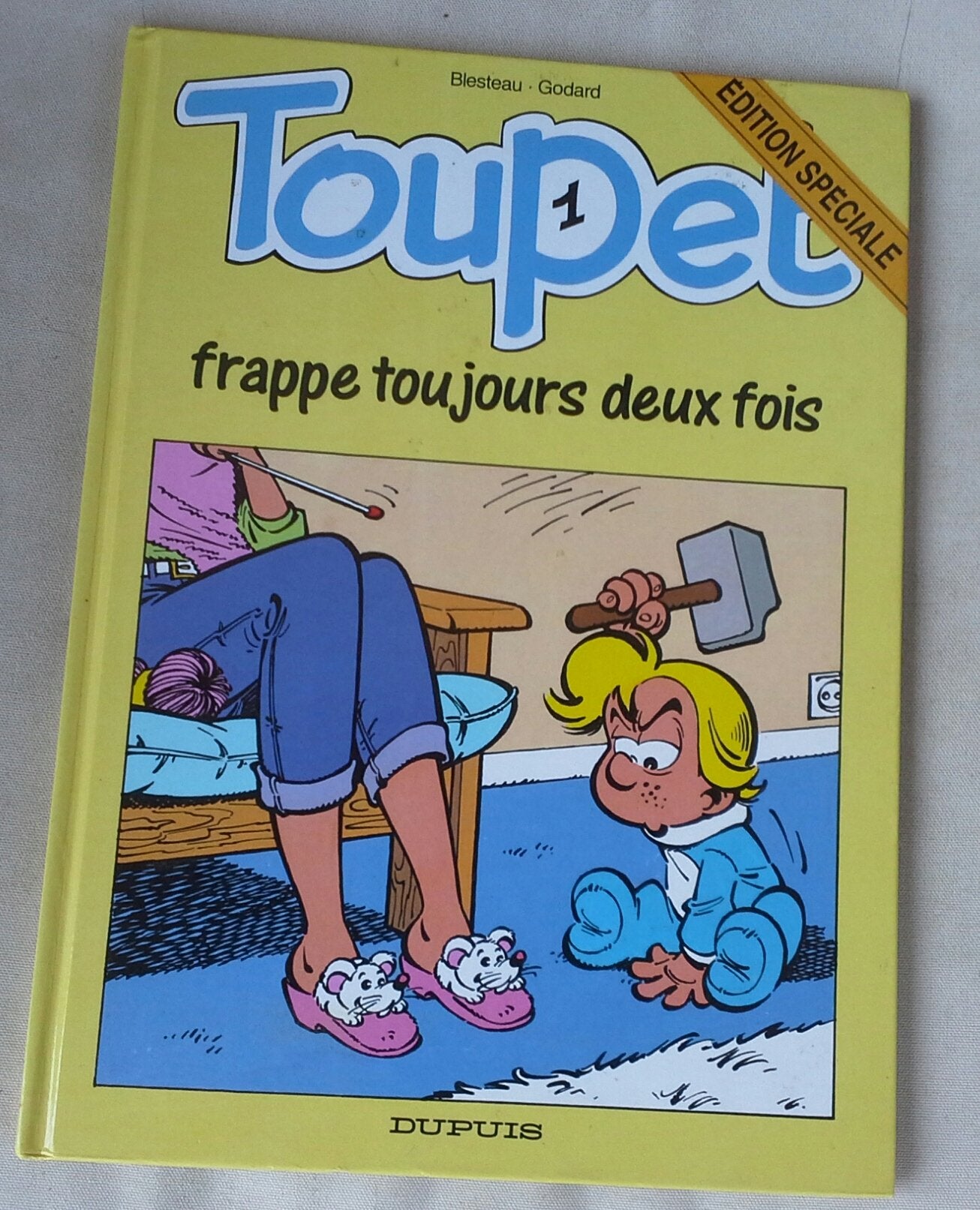 Toupet N°1 : Toupet Frappe Toujours Deux Fois Books