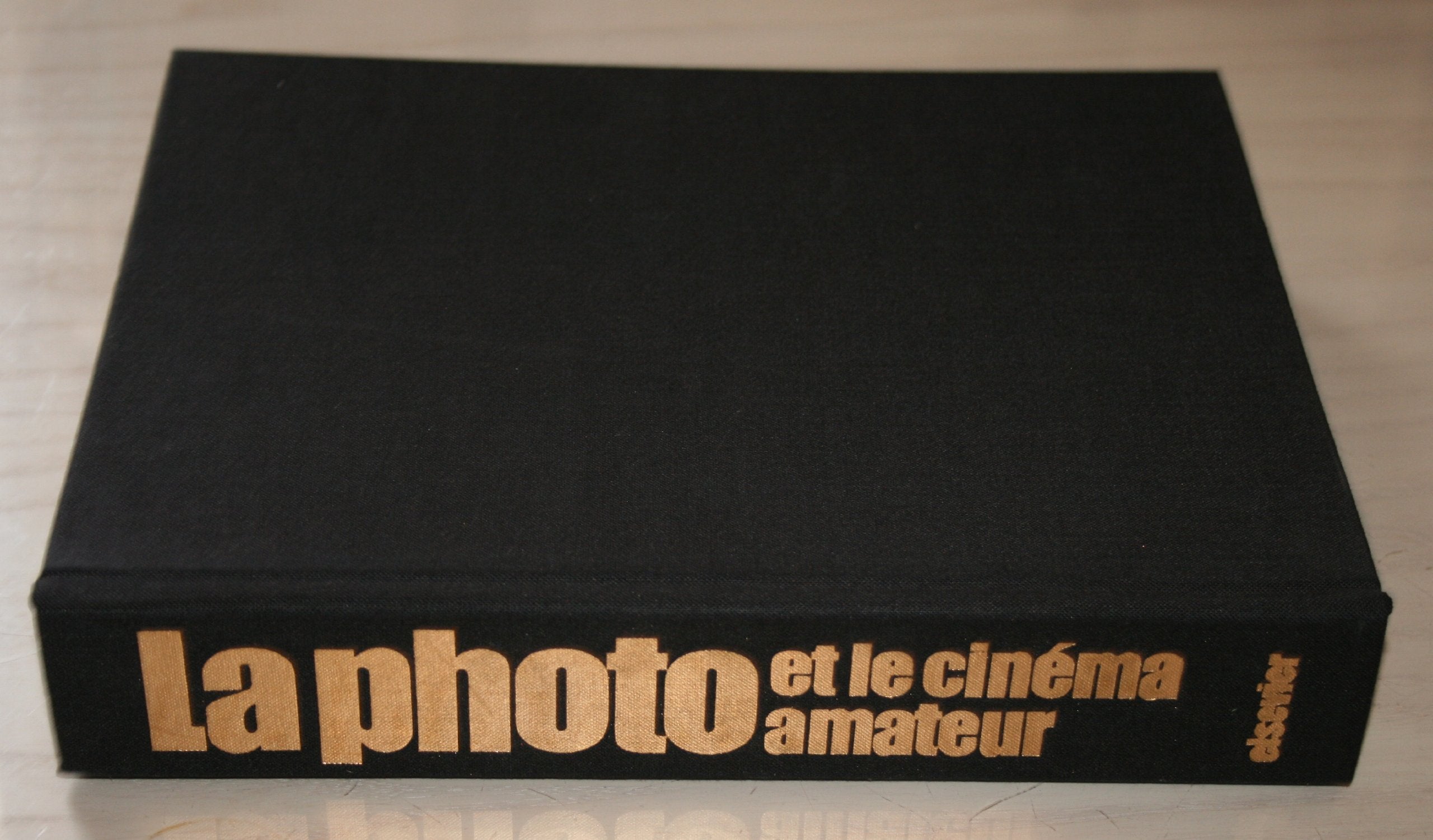 Grande encyclopédie de la photo et du cinéma amateur, des premières images de Niepce aux secrets des caméras électroniques. Encyclopédie visuelle Elsevier. Books