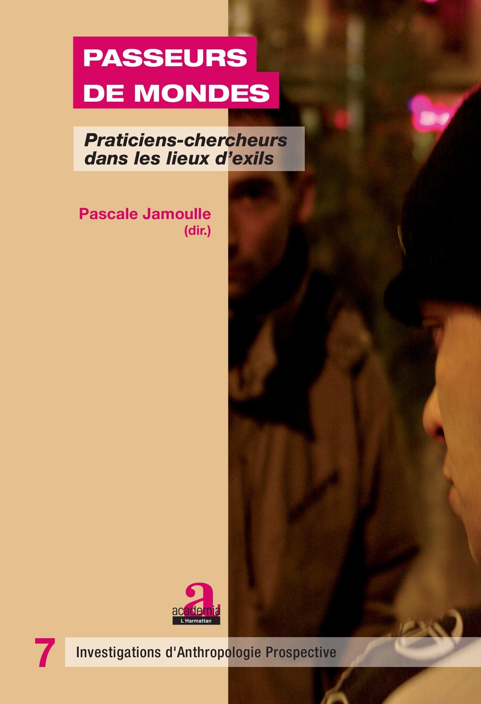 Passeurs de mondes: Praticiens-chercheurs dans les lieux d'exils book