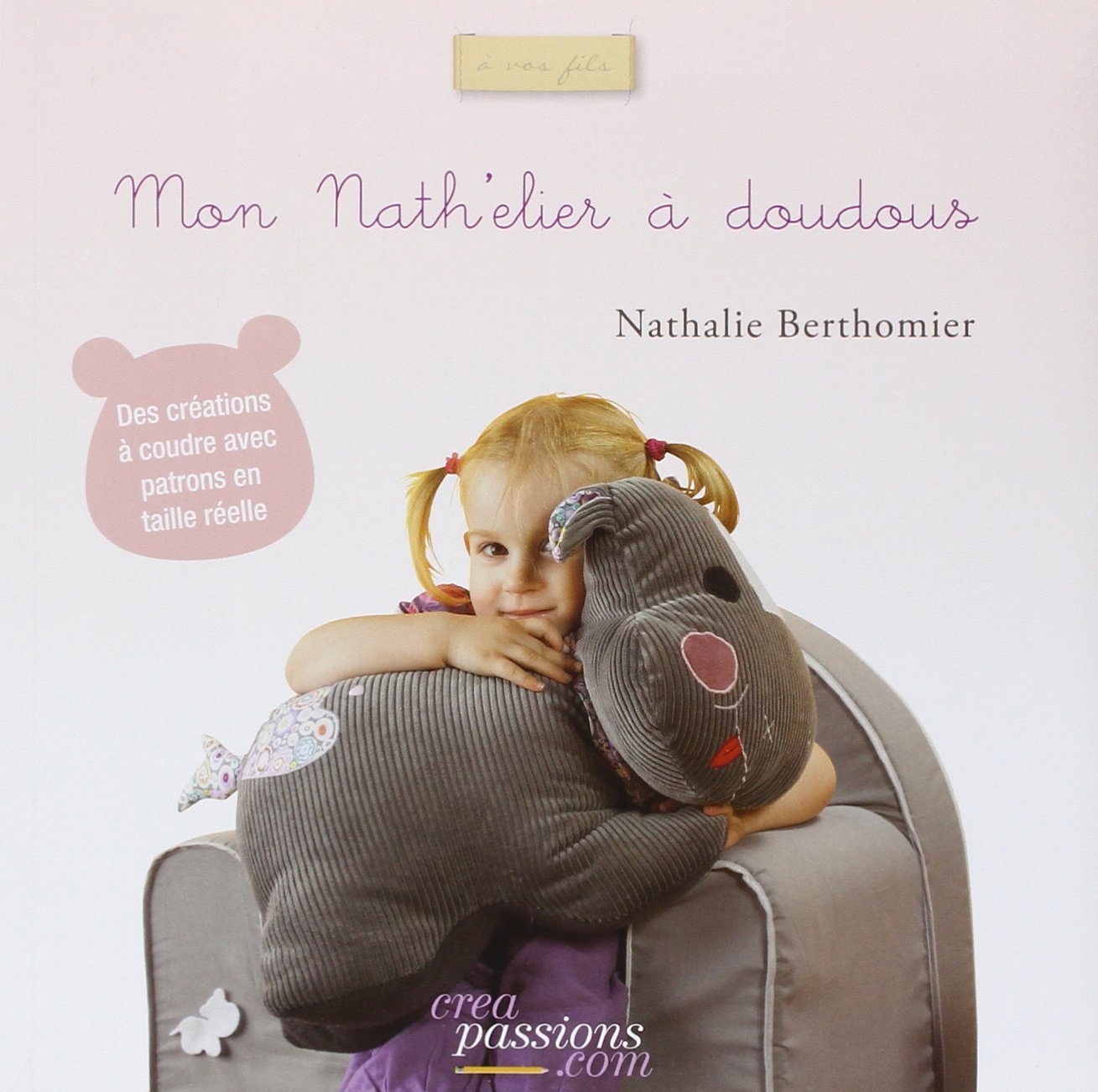 Mon Nath'elier à doudous: Des créations à coudre avec patrons en taille réelle book