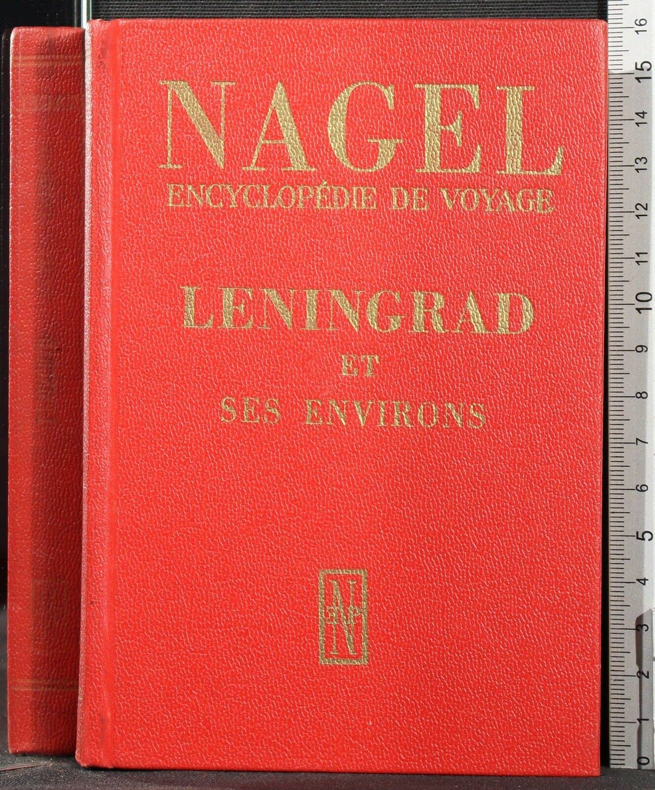 NAGEL, ENCYCLOPEDIE DE VOYAGE, LENINGRAD ET SES ENVIRONS book