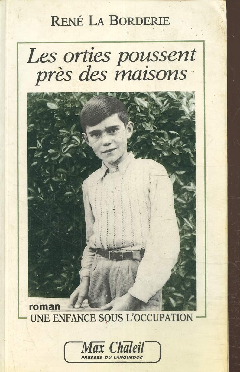 Les orties poussent pres des maisons book