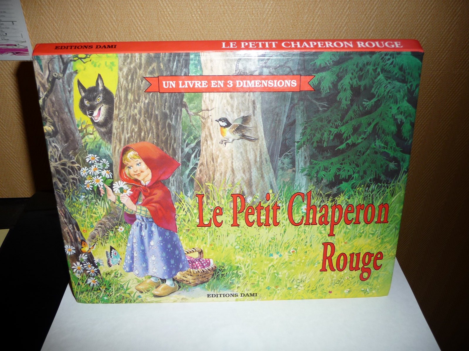 Le Petit Chaperon rouge (Un livre en 3 dimensions) book