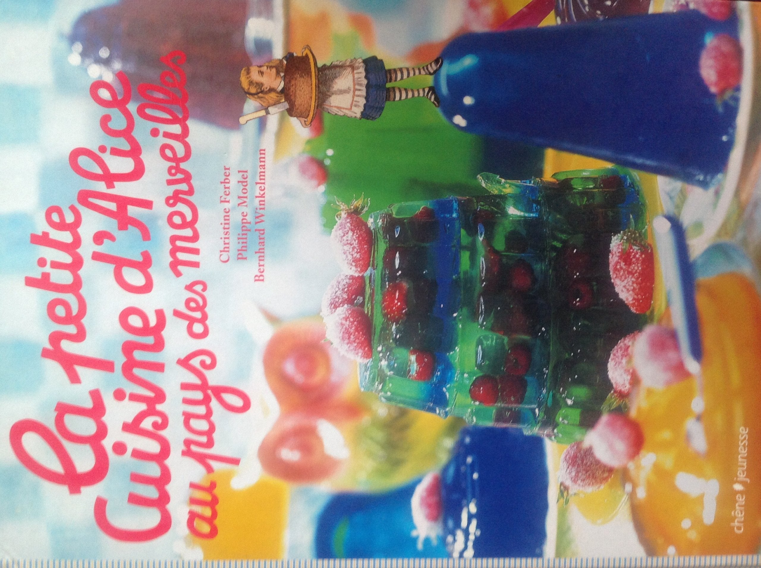 La petite Cuisine d'Alice au pays des merveilles book