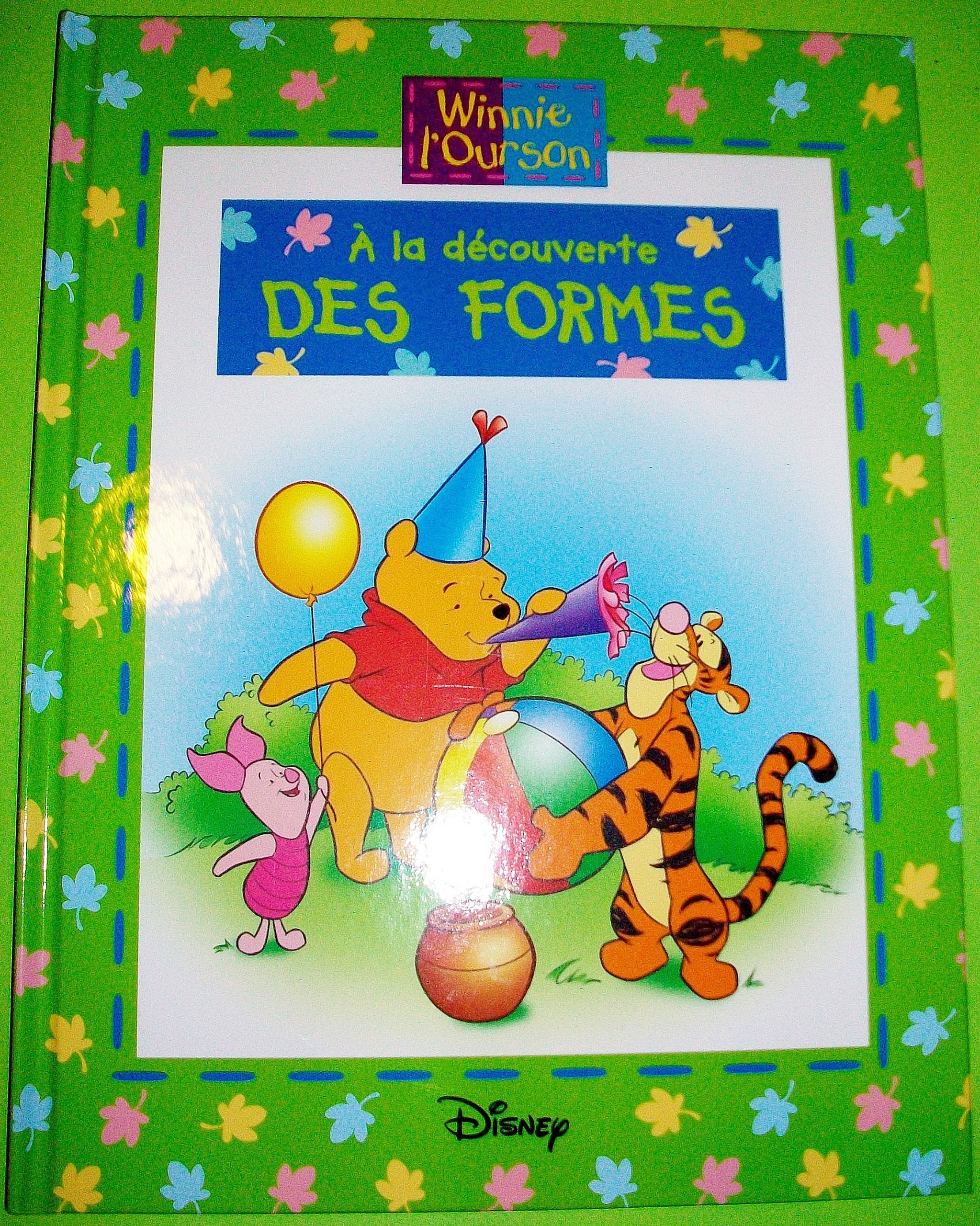 WINNIE L'OURSON : A la découverte des Formes book