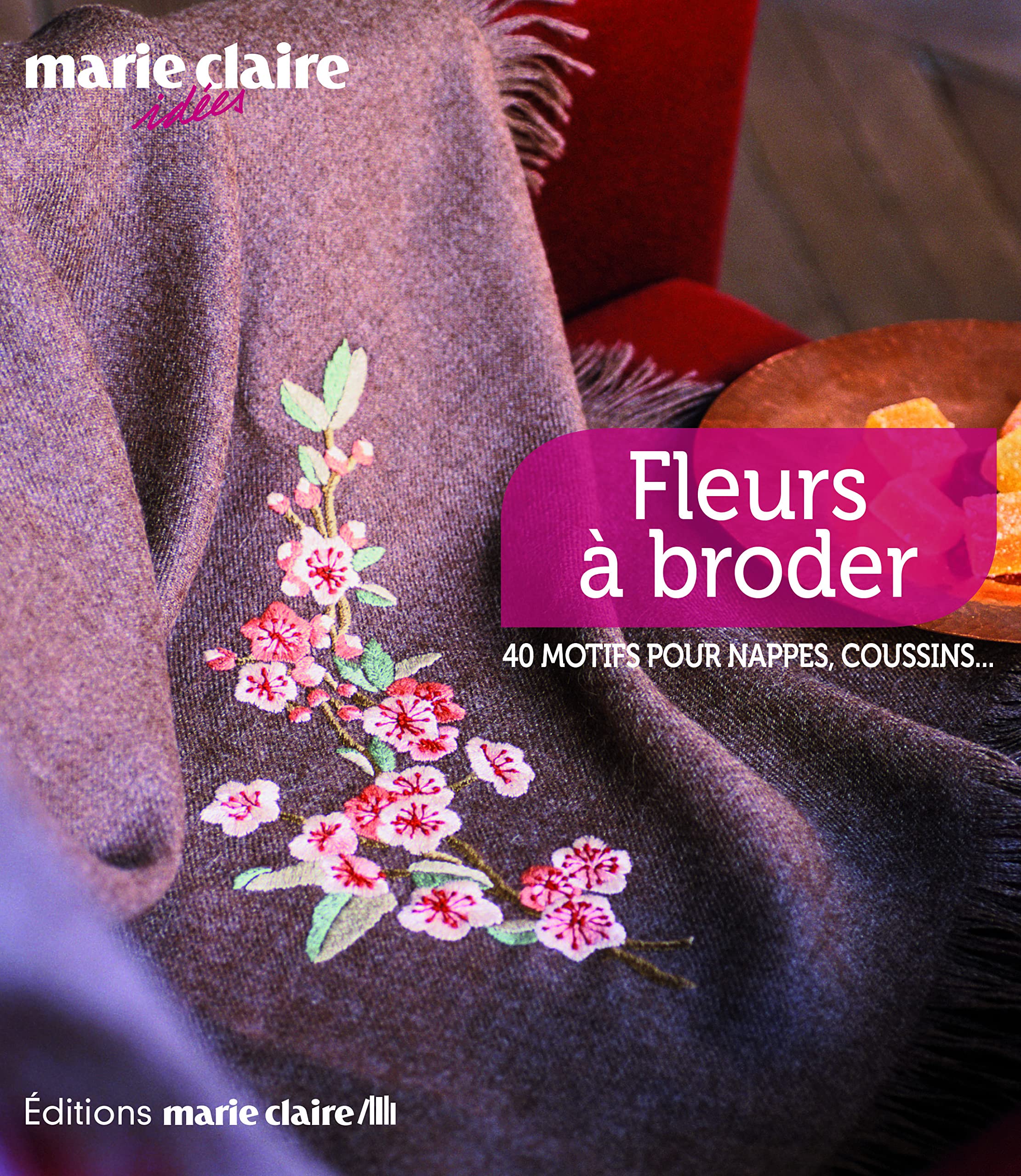 Fleurs à broder: 40 motifs pour nappes, coussins ... book