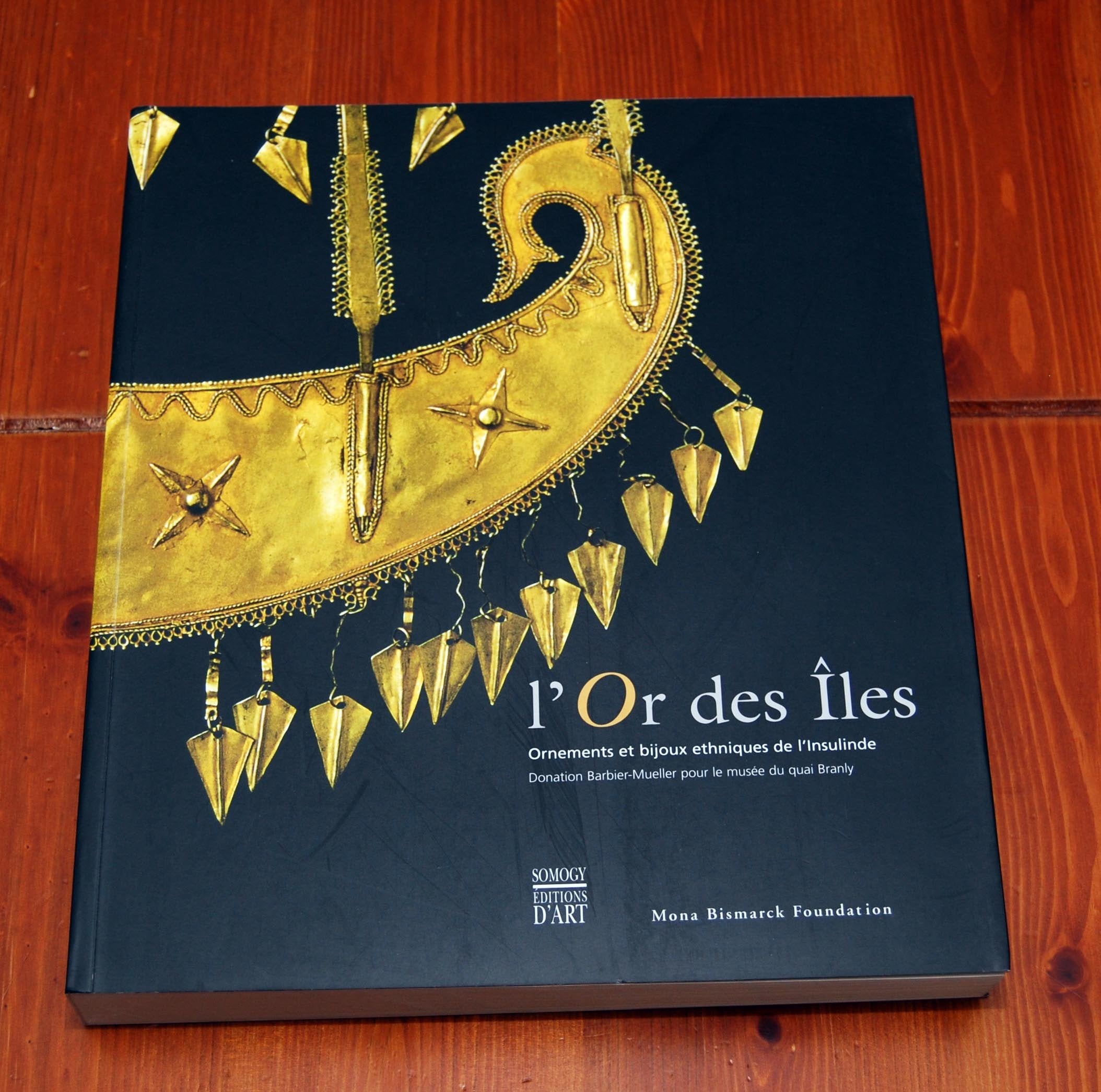 L'Or des Îles : Ornements et bijoux ethniques de l'Insulinde book