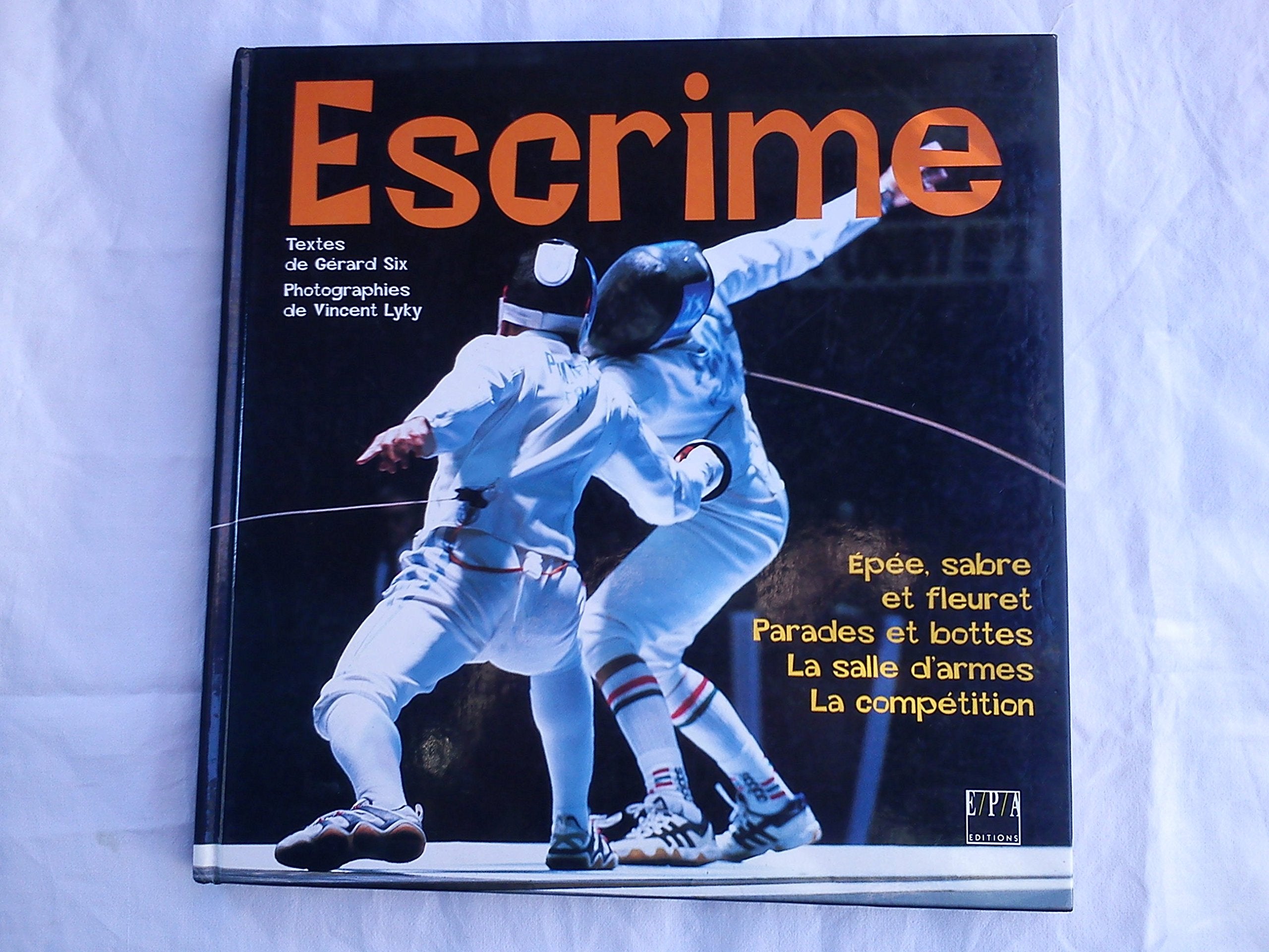 Escrime : épée, sabre et fleuret. Parades et bottes. La salle d'armes. La compétition book