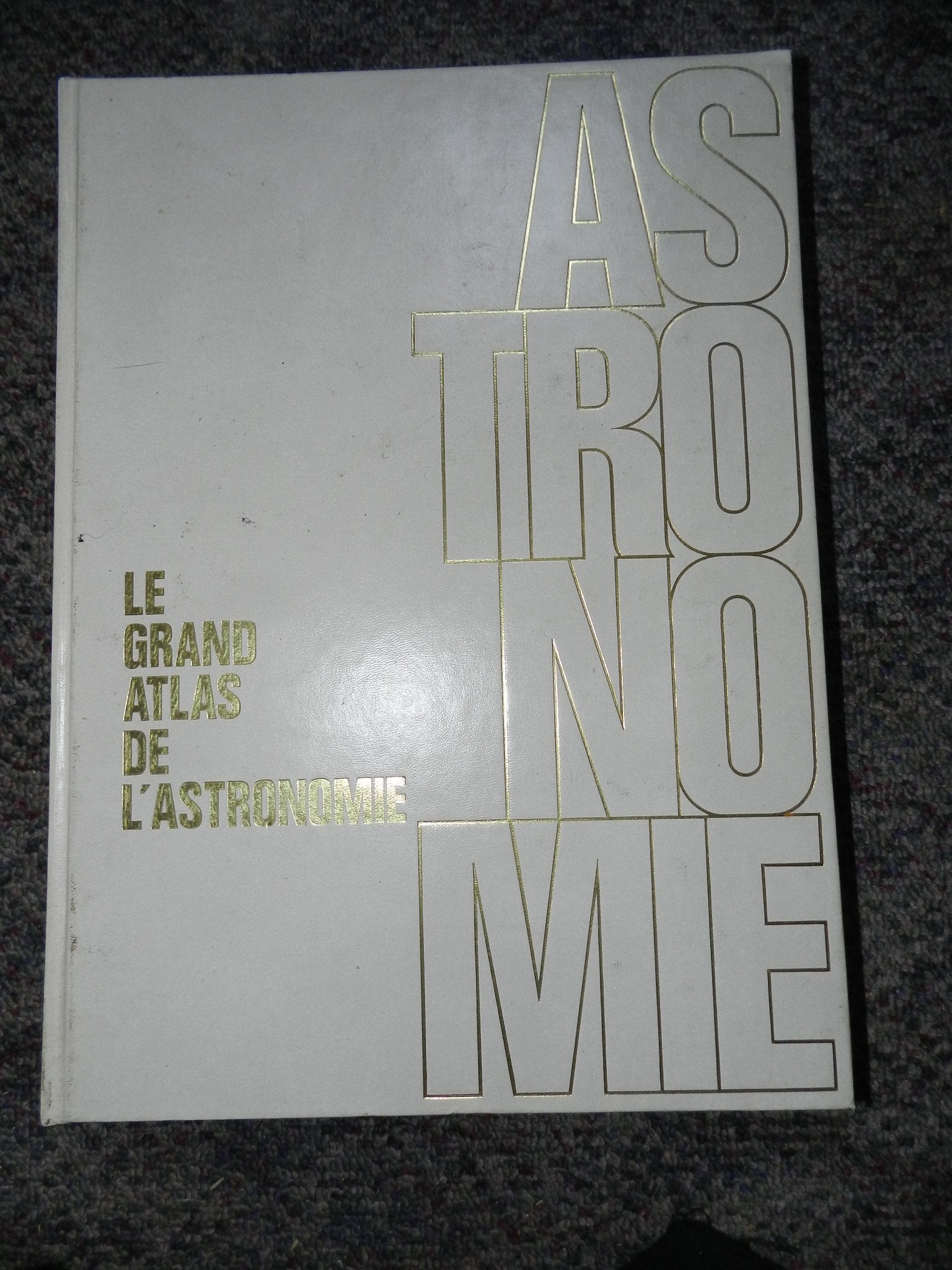 Le Grand atlas de l'astronomie (Grands atlas universalis) book