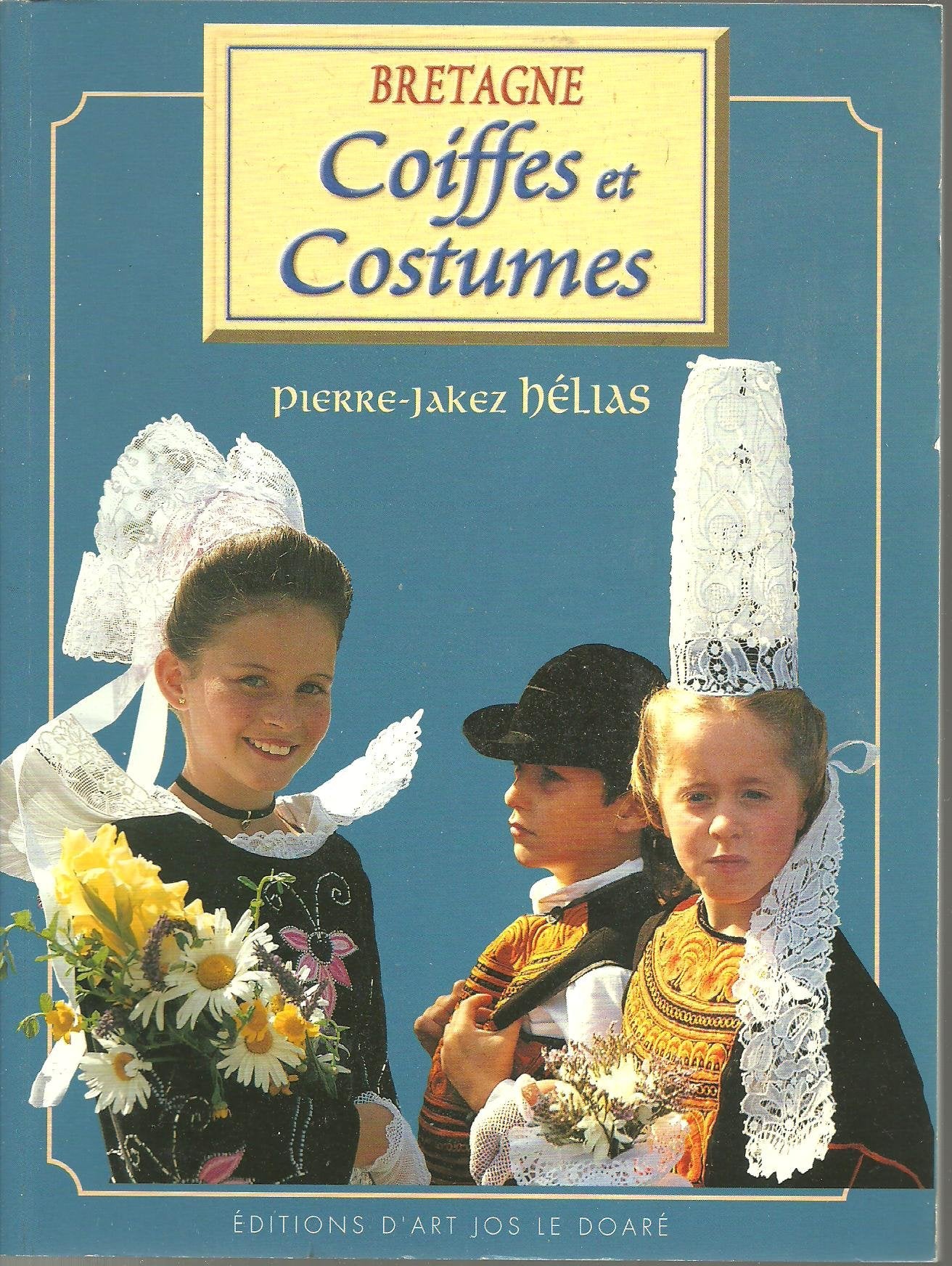 COIFFES ET COSTUMES Leisure, Home & Garden