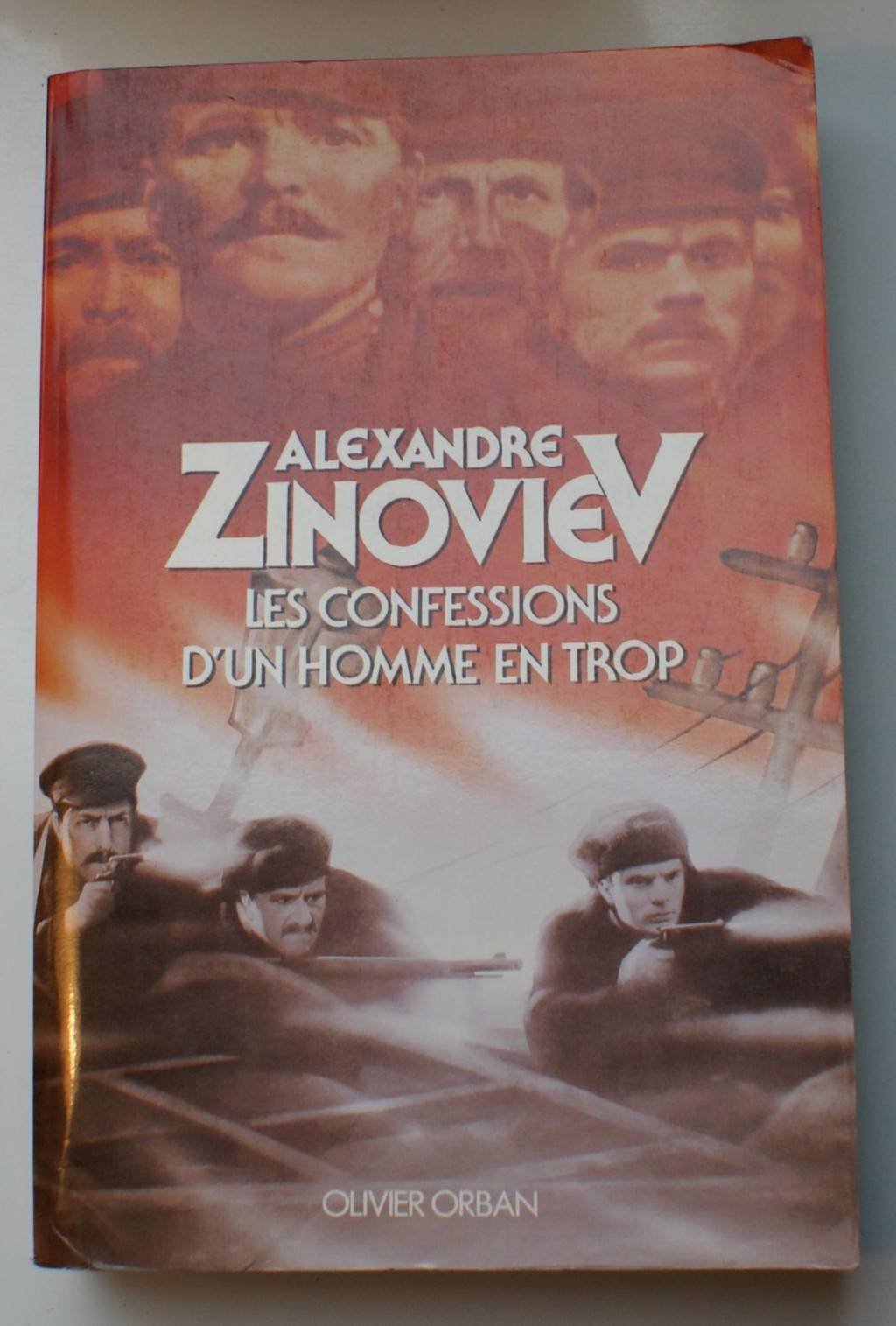 Les confessions d'un homme en trop book