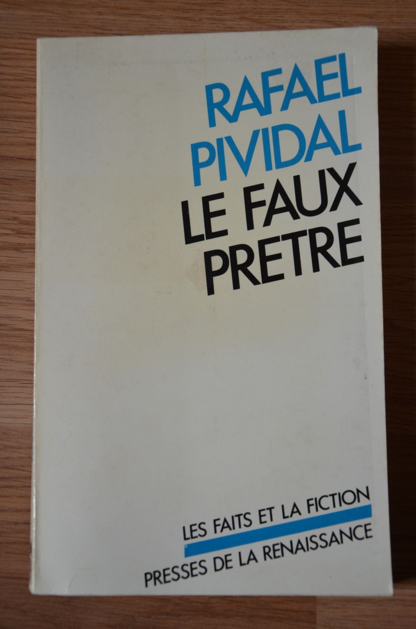 Le Faux Prêtre book
