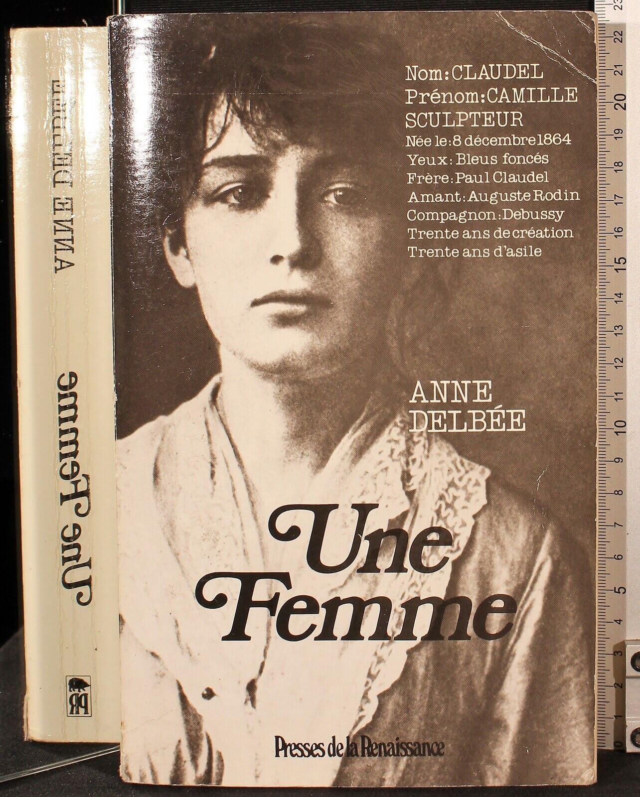 Une Femme Books
