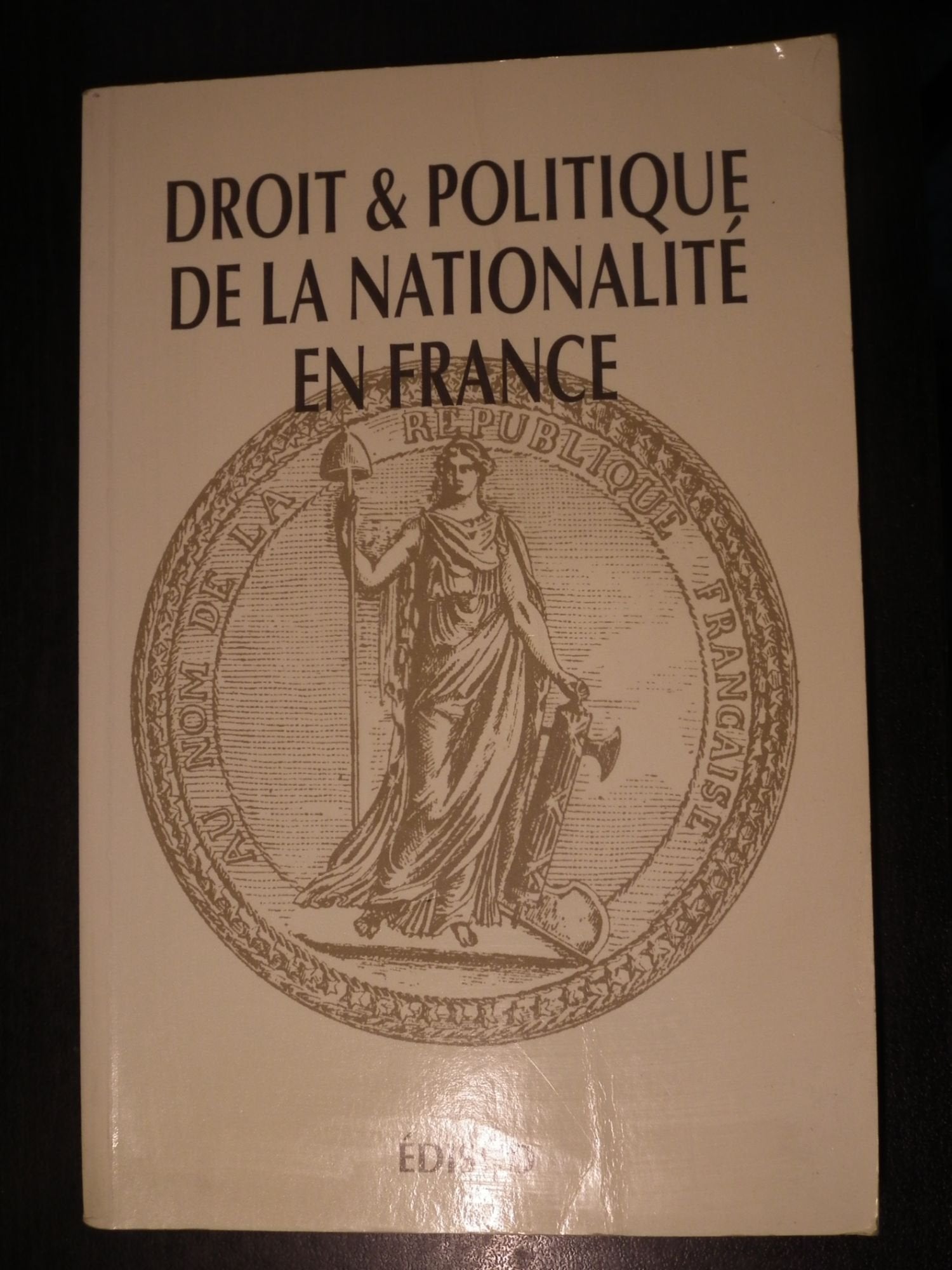 Droit et politique de la nationalité en France depuis les années 60 : de la communauté française à la Communauté européenne : actes book