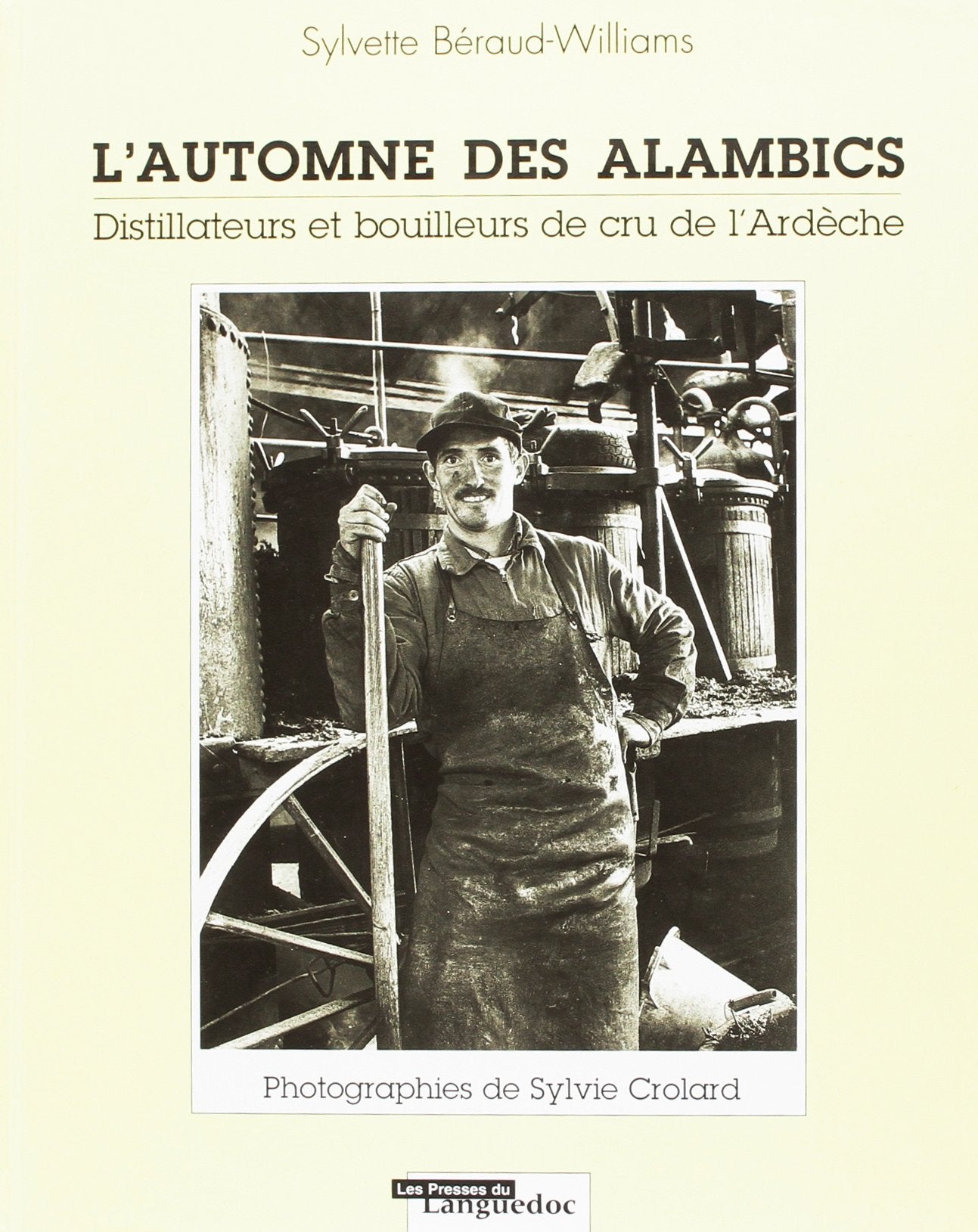 L'automne des alambics : Distillateurs et bouilleurs de cru de l'Ardèche book