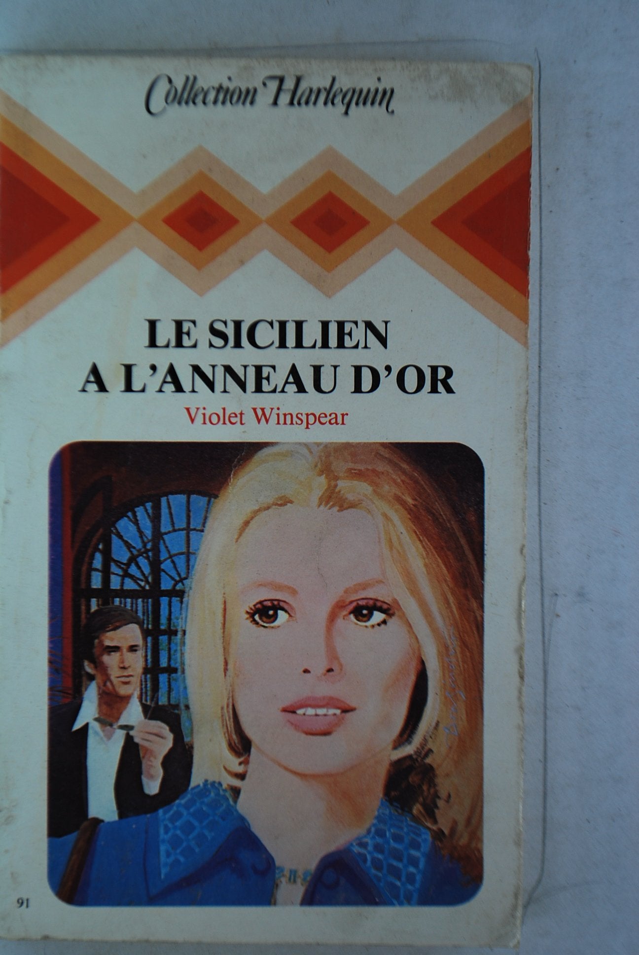 Le Sicilien à l'anneau d'or (Collection Harlequin) book