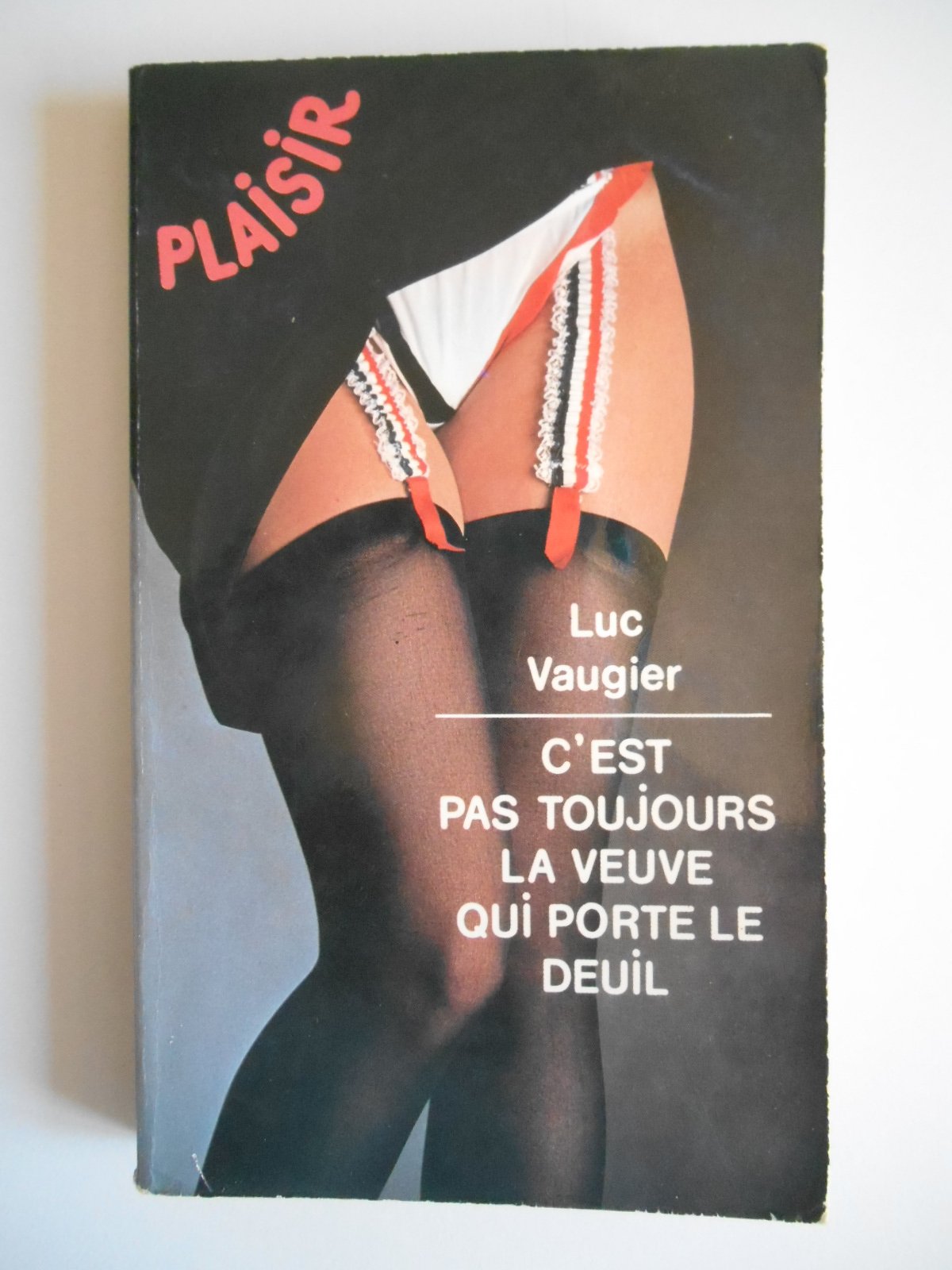 C'est pas toujours la veuve qui porte le deuil (Collection Plaisir) book