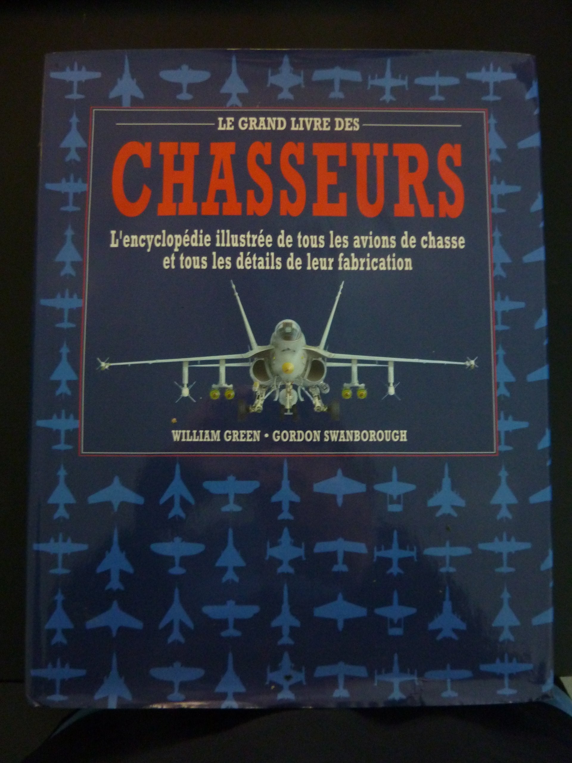 Le grand livre des Chasseurs - L'encyclopédie illustrée de tous les avions de chasse et tous les détails de leur fabrication book