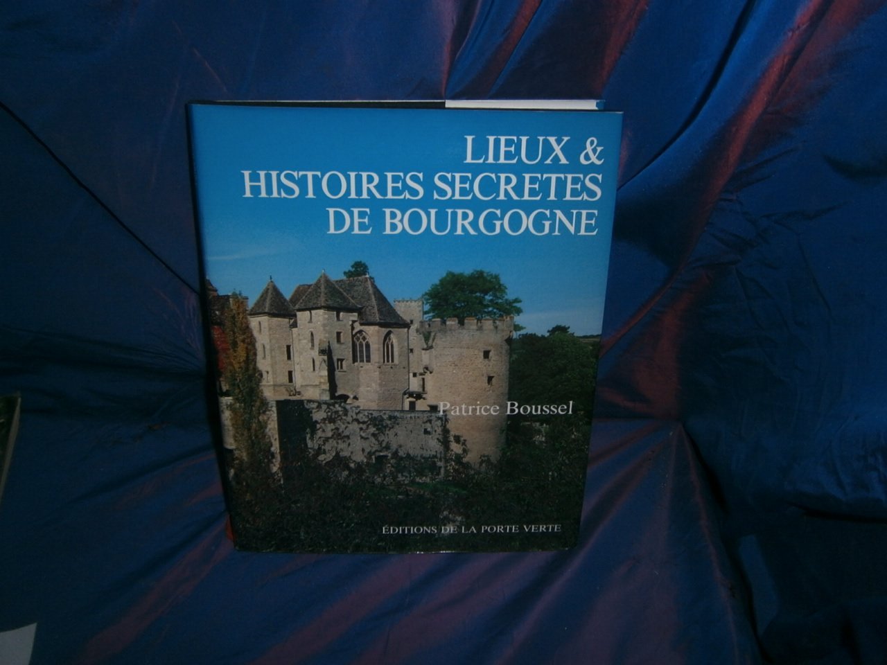 Lieux et histoires secrètes de Bourgogne (Lieux et histoires secrètes) Books