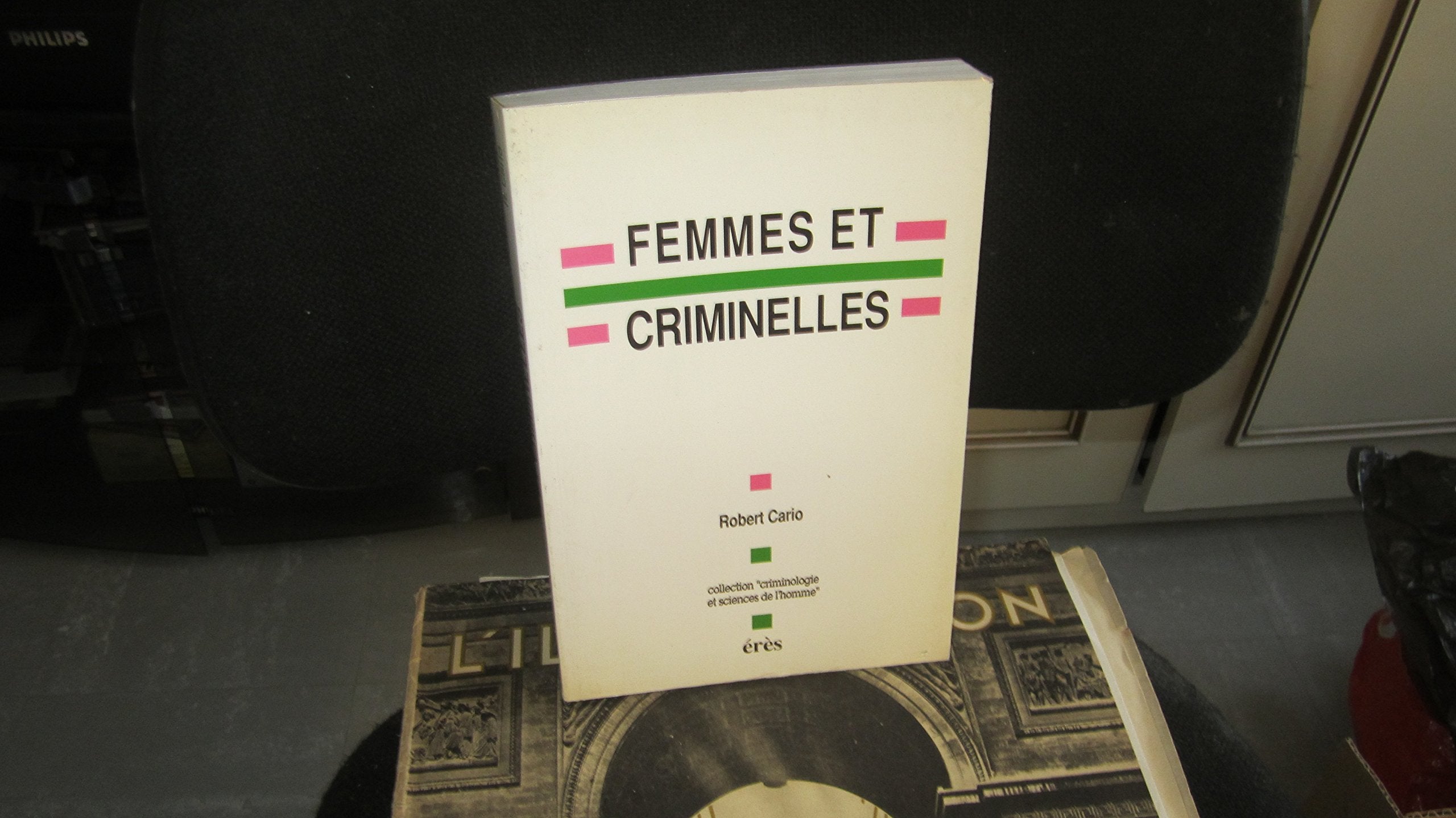 Femmes et criminelles book