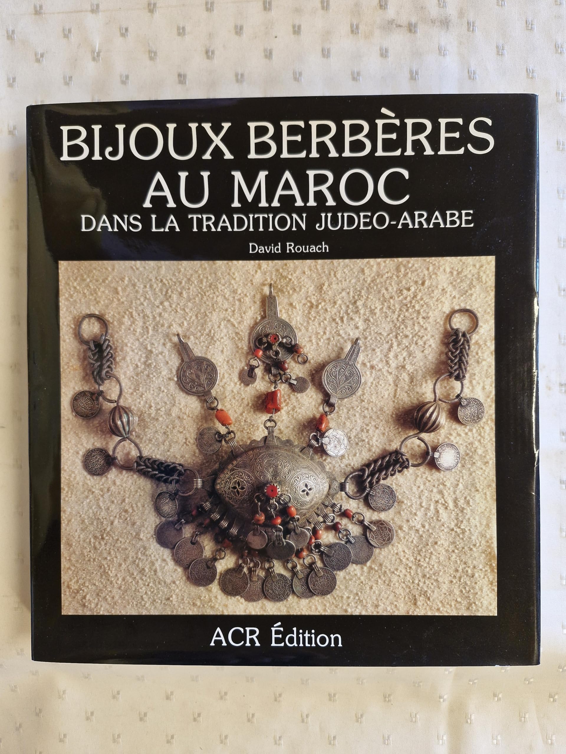 Bijoux Berbères au Maroc dans la tradition judéo-arabe book