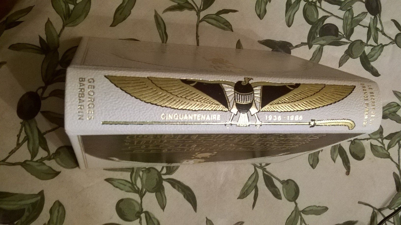 Le secret de la grande pyramide ou La fin du monde adamique : edition du cinquantenaire (1936-1986) Books