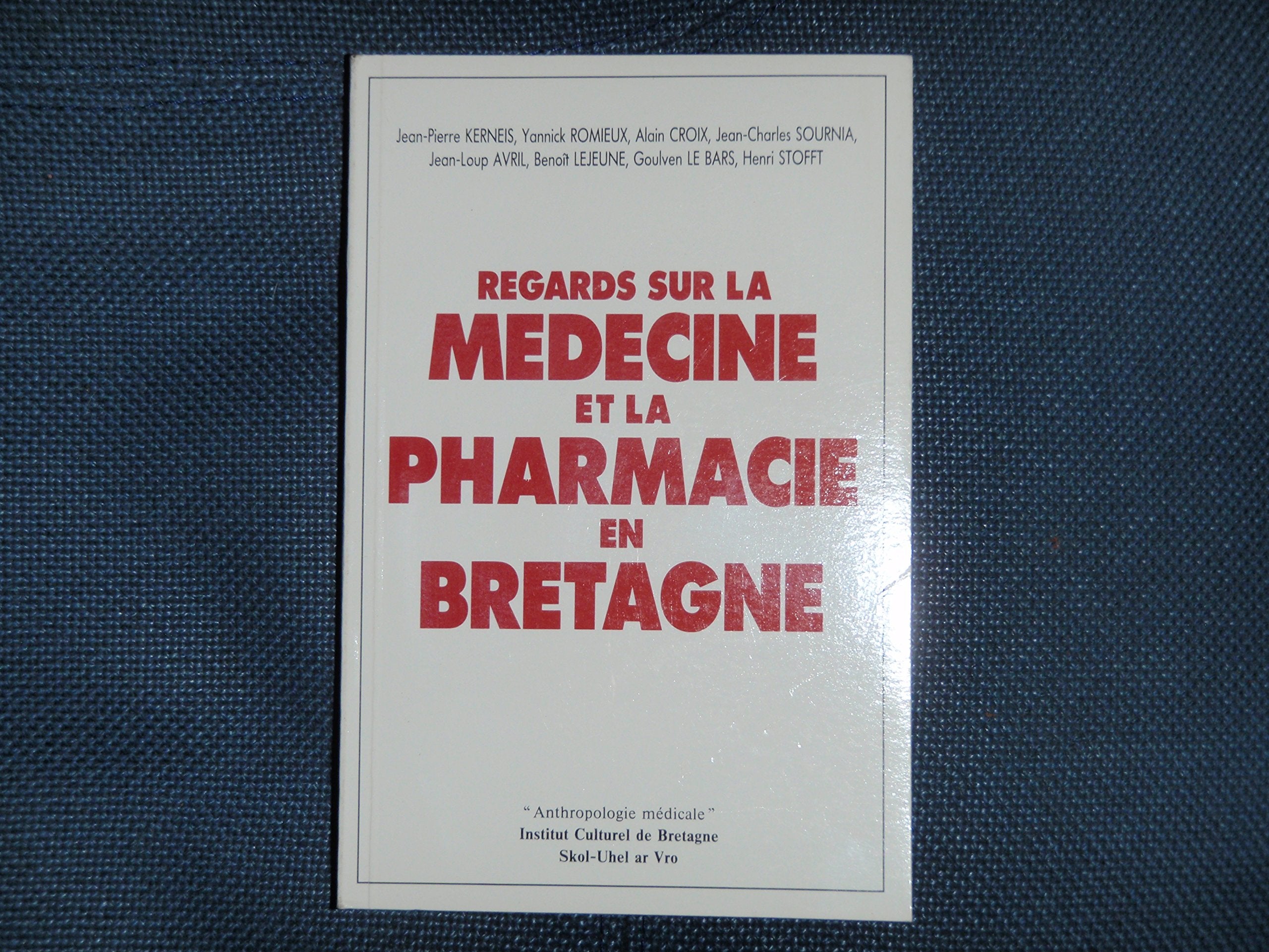 Regards sur la médecine et la pharmacie en Bretagne book