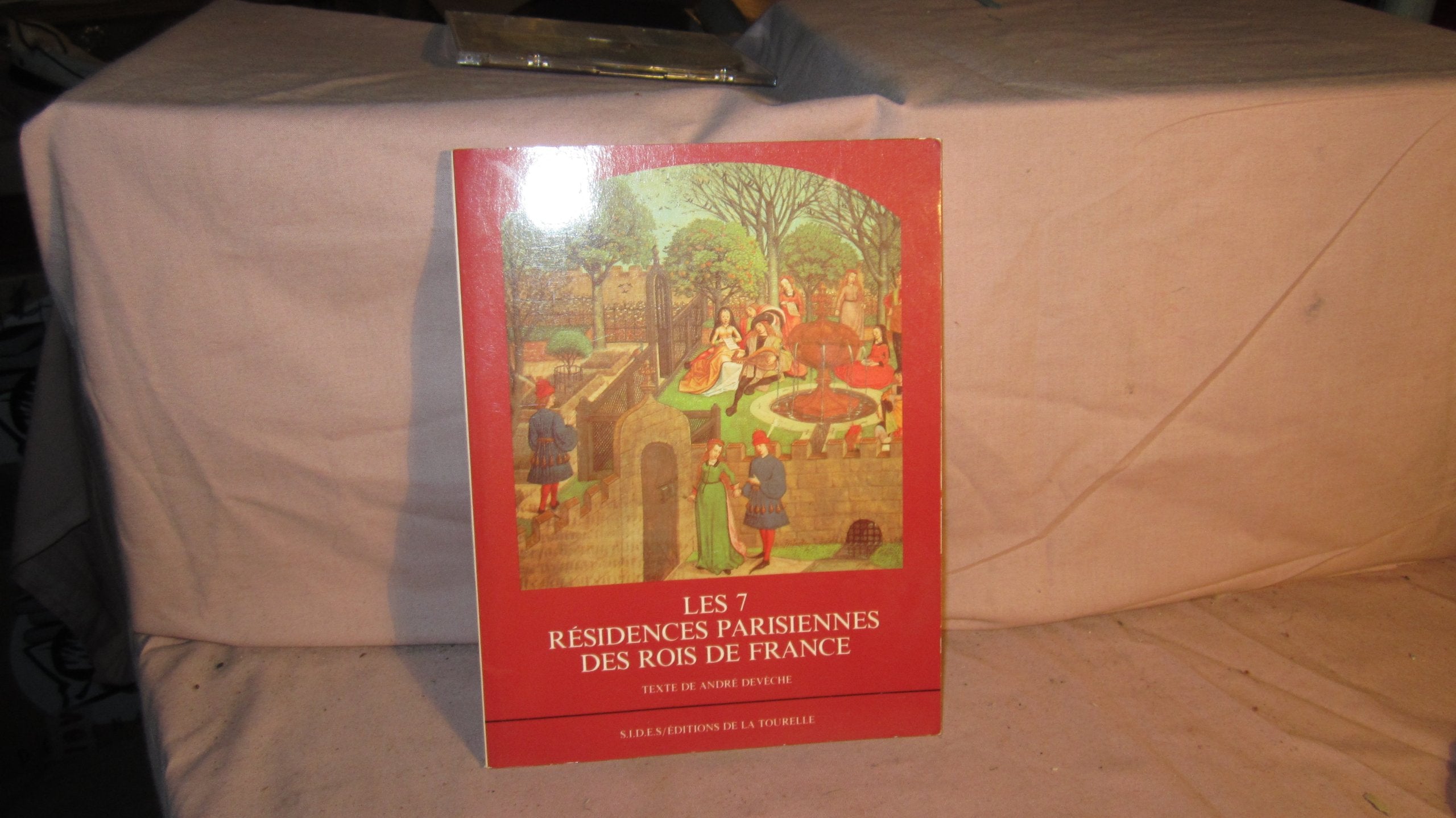Les 7 résidences parisiennes des rois de France book