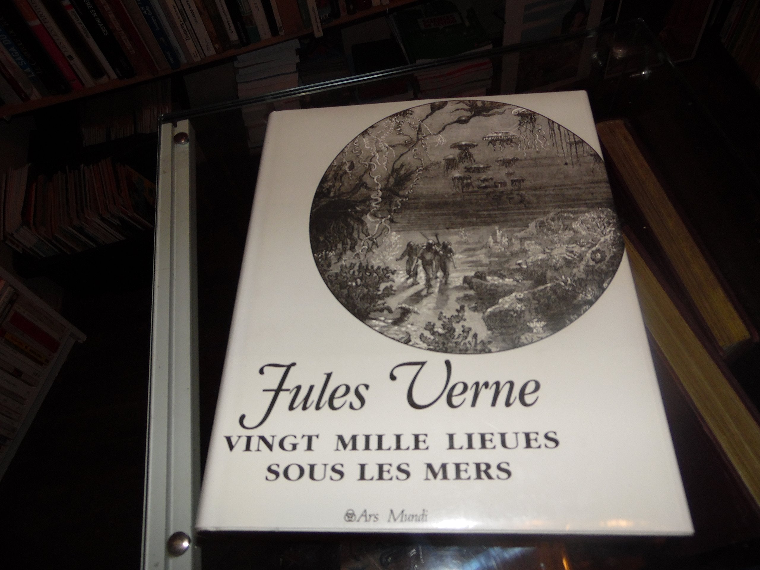 VINGT MILLE LIEUES SOUS LES MERS book