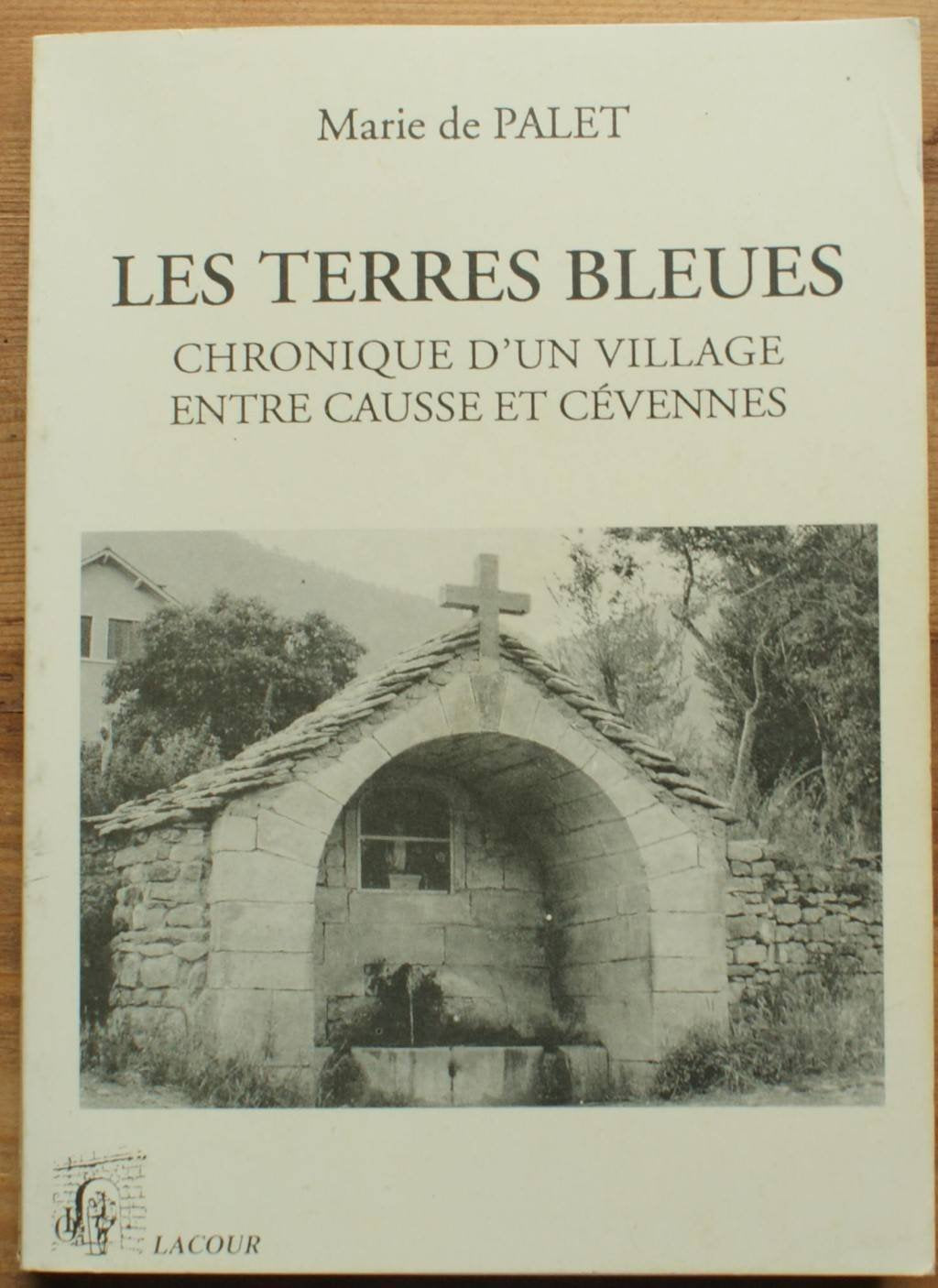 Les Terres bleues : chronique d'un village entre Causse et Cévennes book