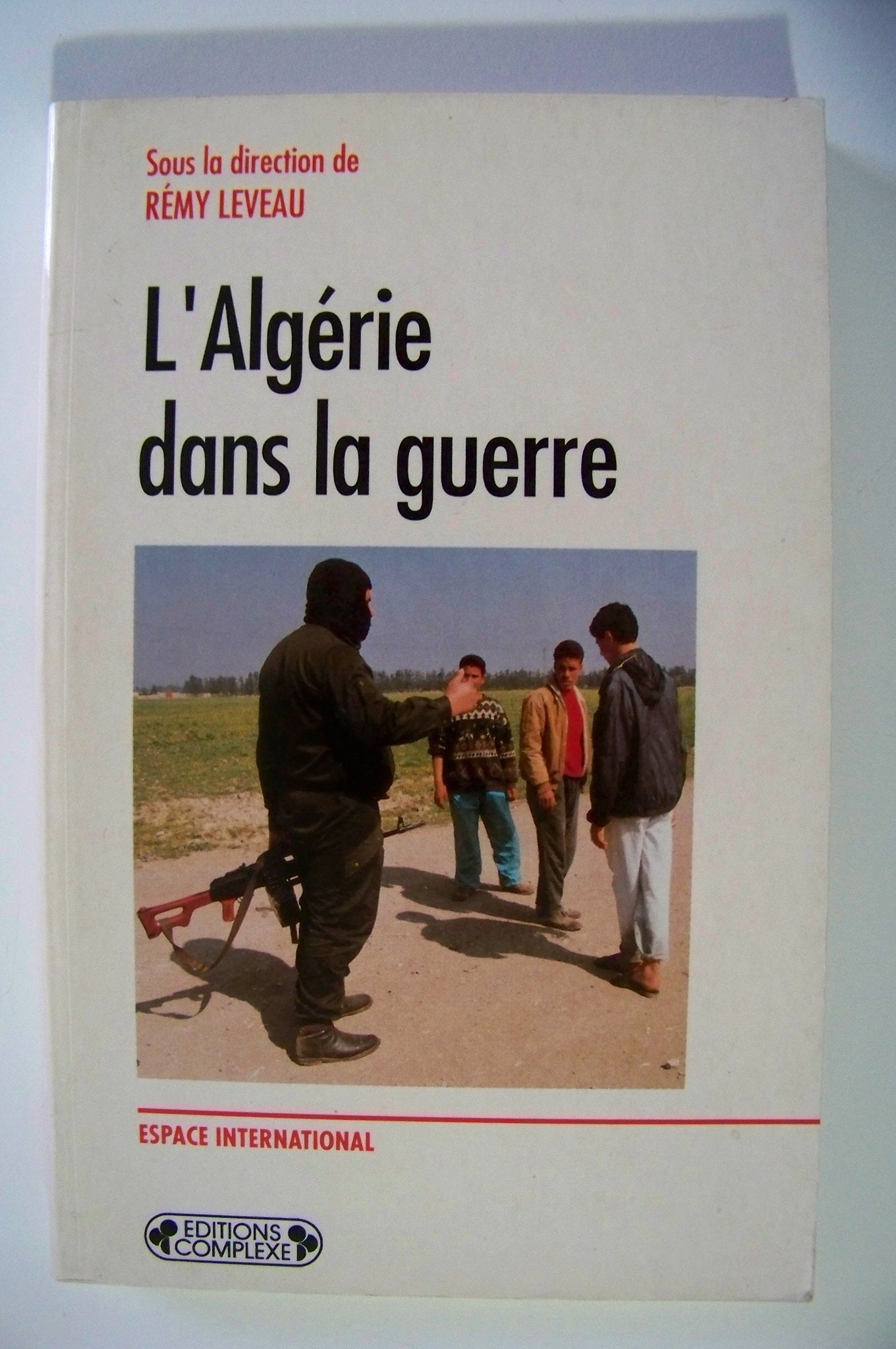 L'Algérie dans la guerre Books