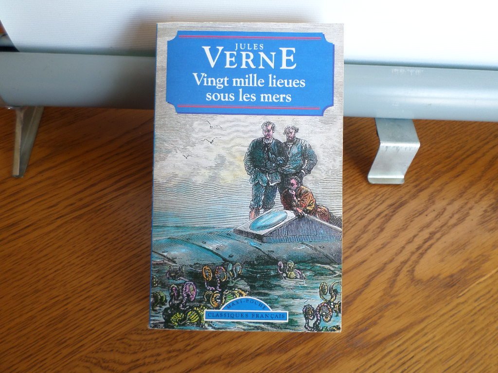 Vingt Mille Lieues Sous Les Mers (Classiques Francais) Books
