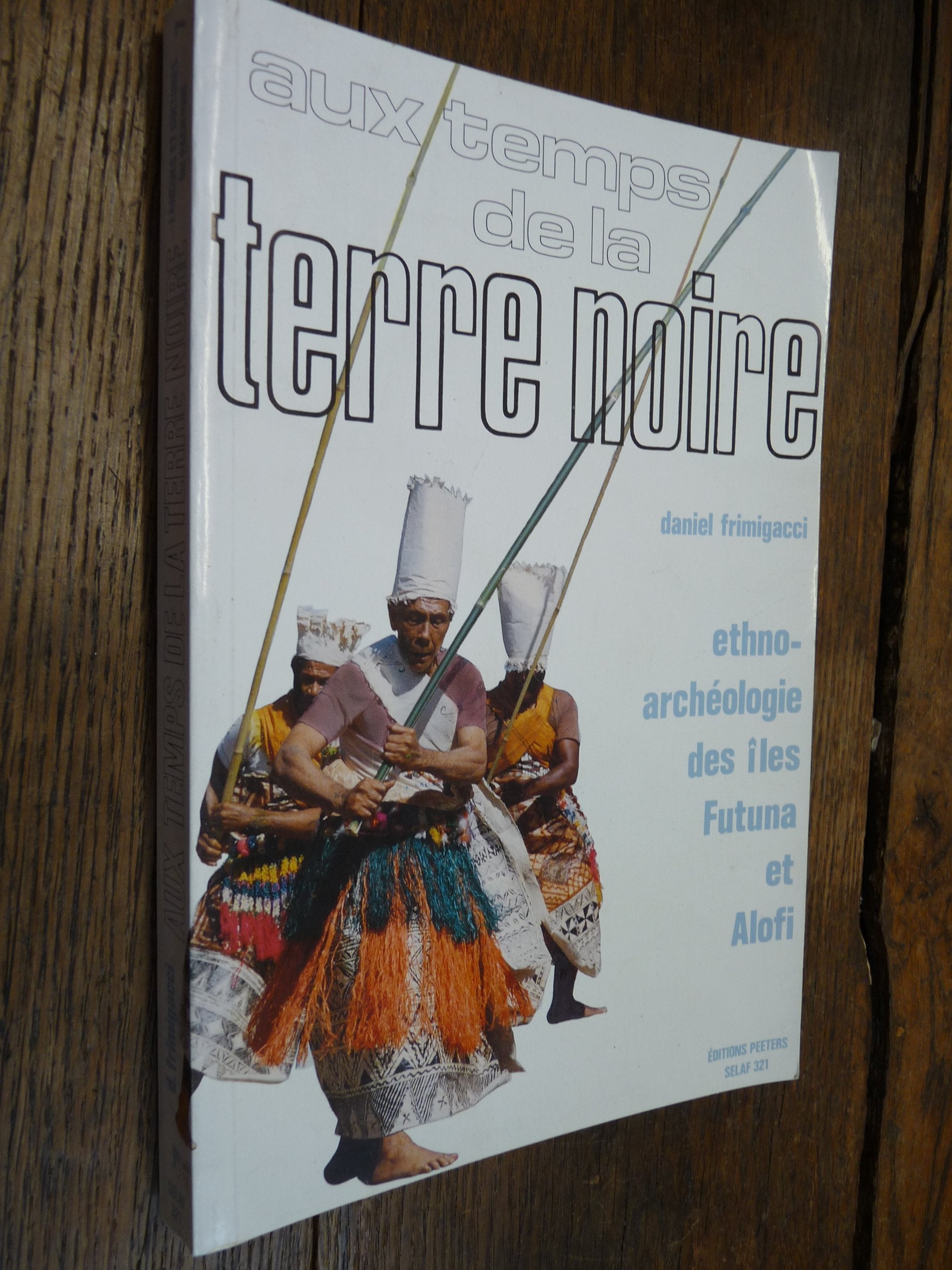 Aux temps de la terre noire : ethno-archéologie des îles Futuna et Alofi Social Sciences