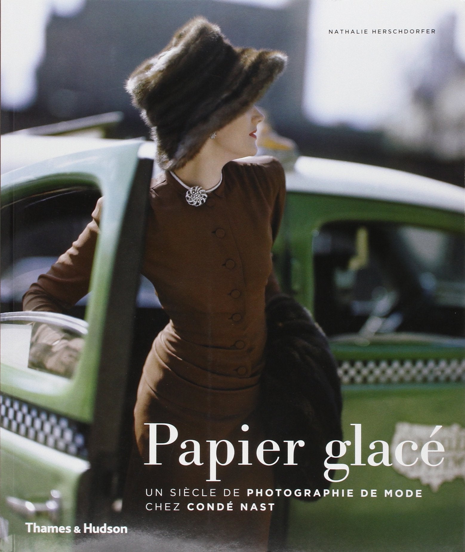 Papier glace. un siecle de photographie de mode chez conde nast Books