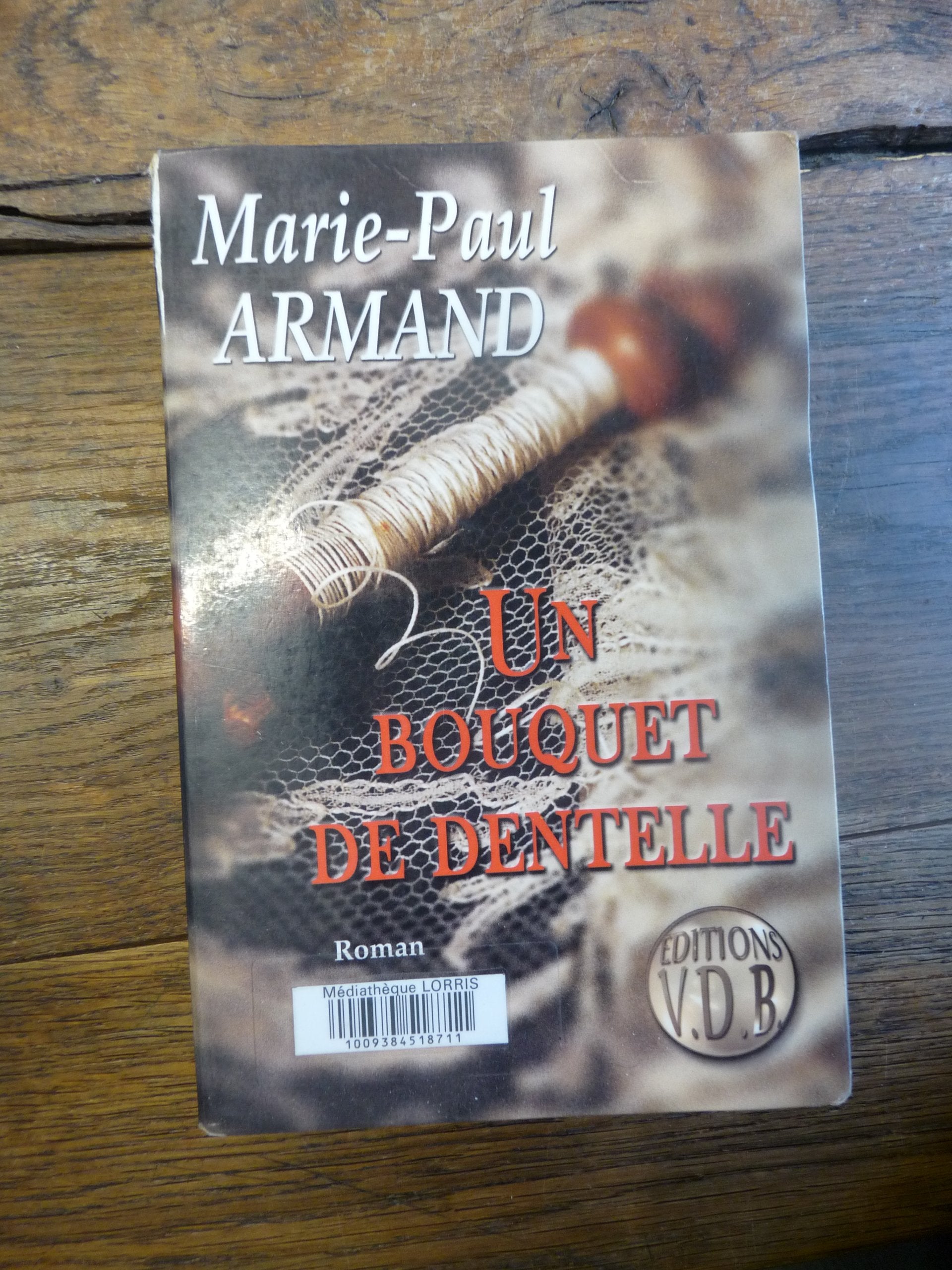 UN BOUQUET DE DENTELLE Books