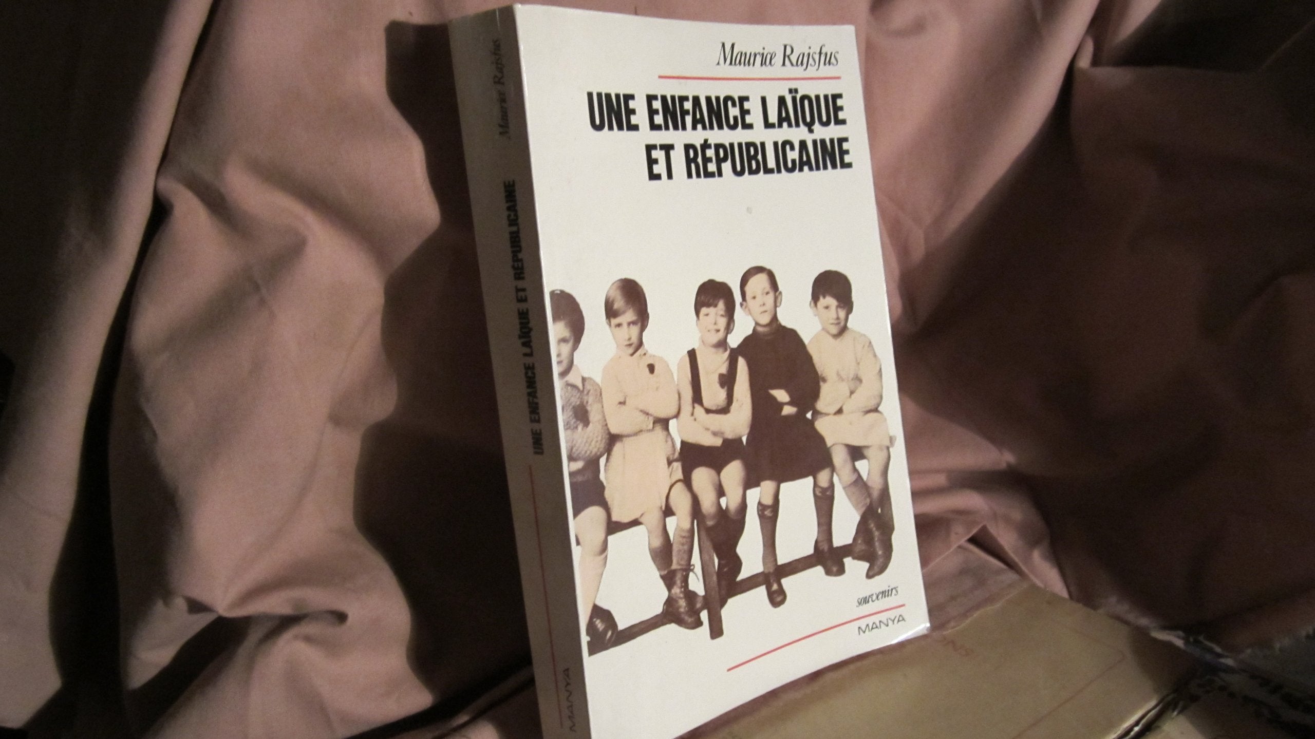 Une enfance laïque et républicaine book