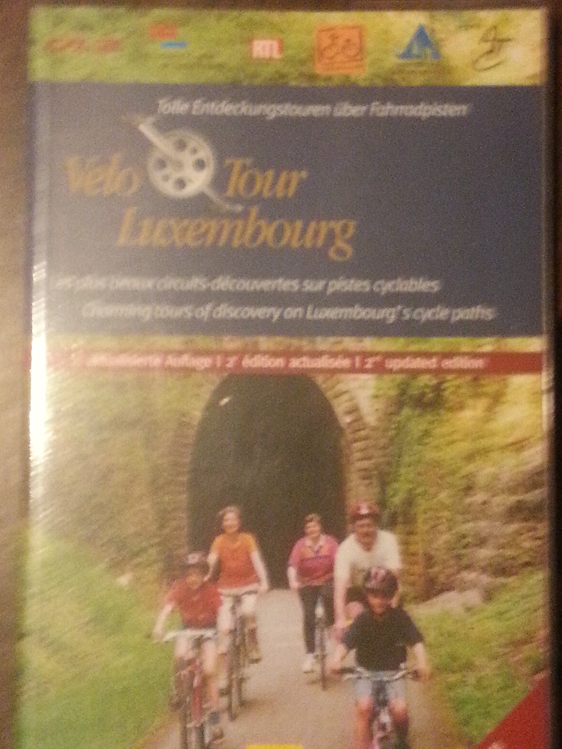 Velotour Luxembourg: Tolle Entdeckungstouren über Fahrradpisten /Les plus beaux circuits-decouvertes /Charming tours of discovery on Luxemburgs cycle ... über Fahrradpisten. Dtsch.-Französ.-Engl. Hiking & Cycling Books