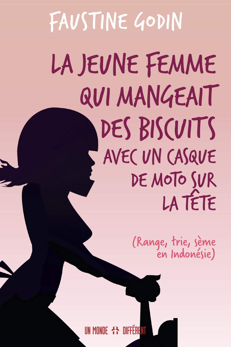 La jeune femme qui mangeait des biscuits avec un casque de moto sur la tête: (Range, trie, sème en Indonésie) Partnership & Love