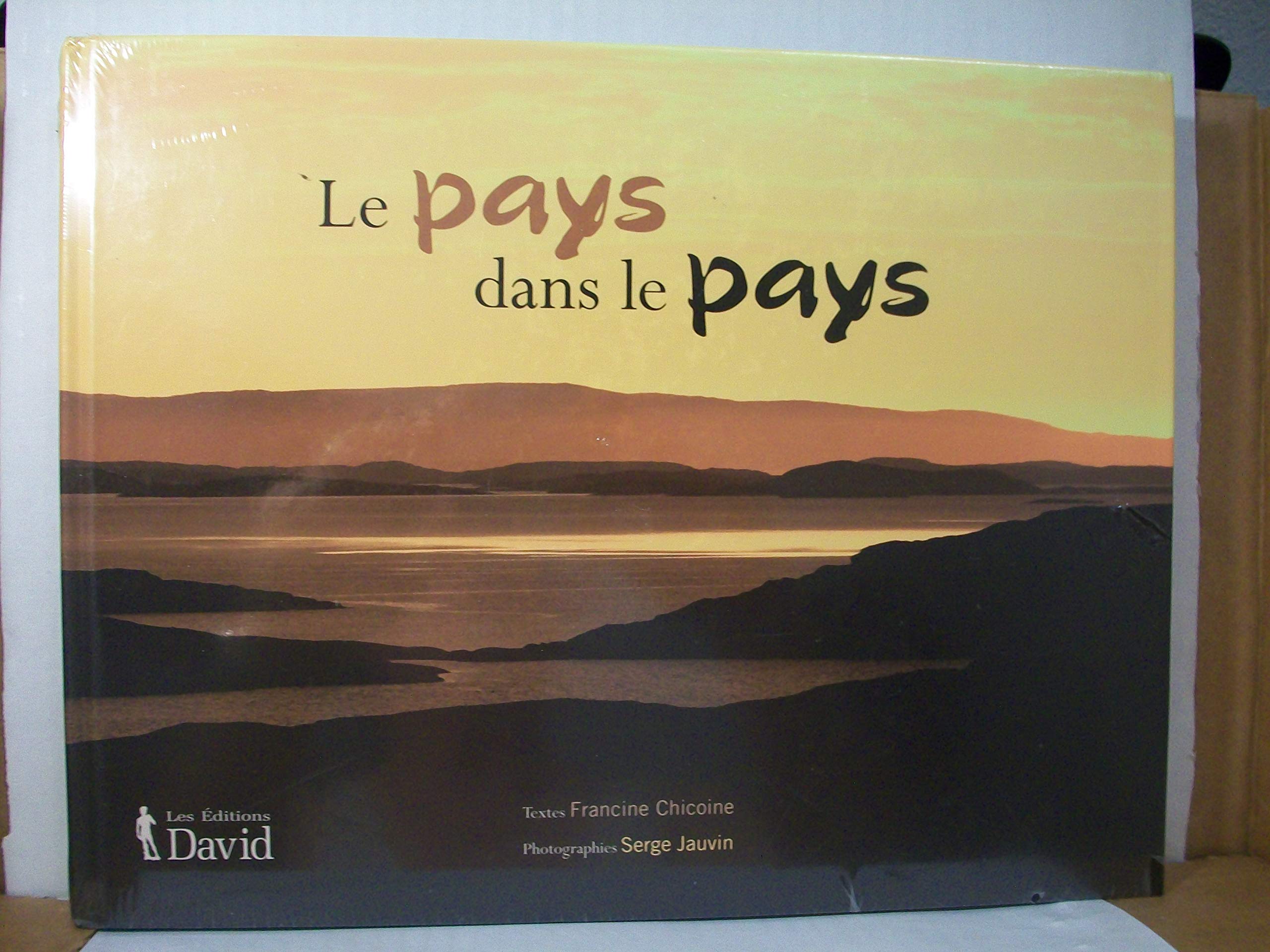 Le pays dans le pays book