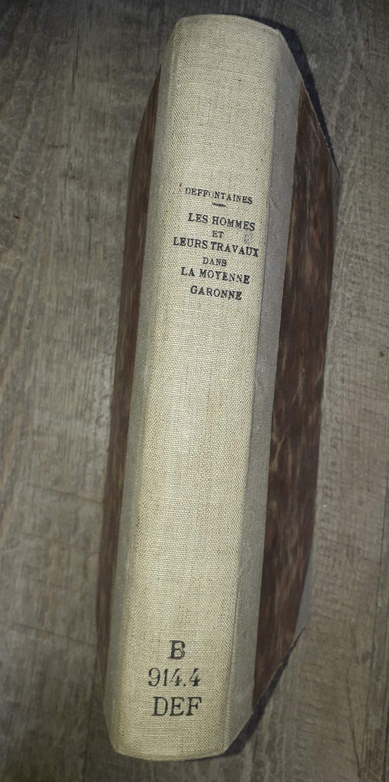 Les hommes et leurs travaux dans les pays de la moyenne Garonne : Agenais, Bas-Quercy Books