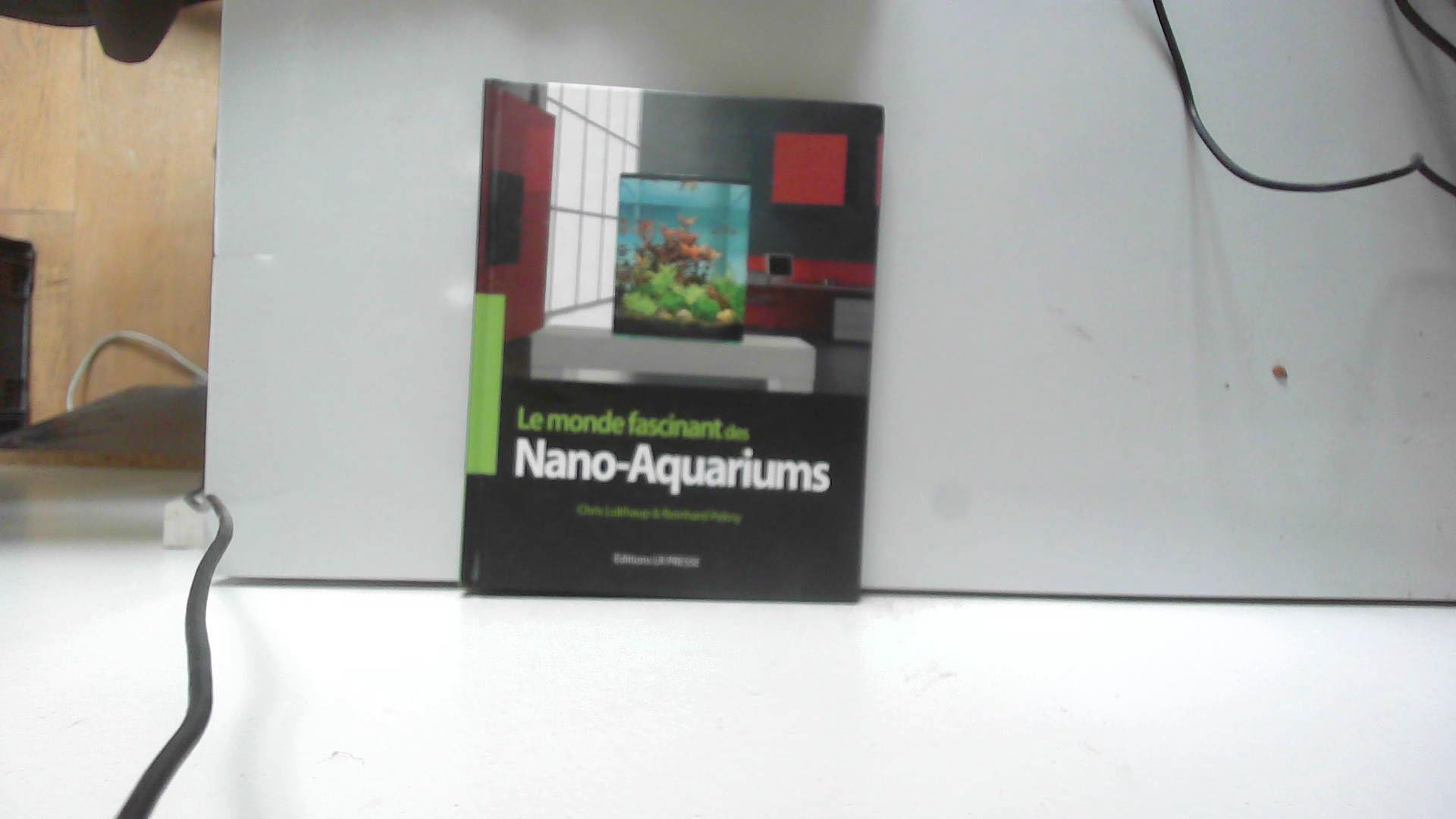 Nano-aquariums: Le monde fascinant des mini-aquariums Books