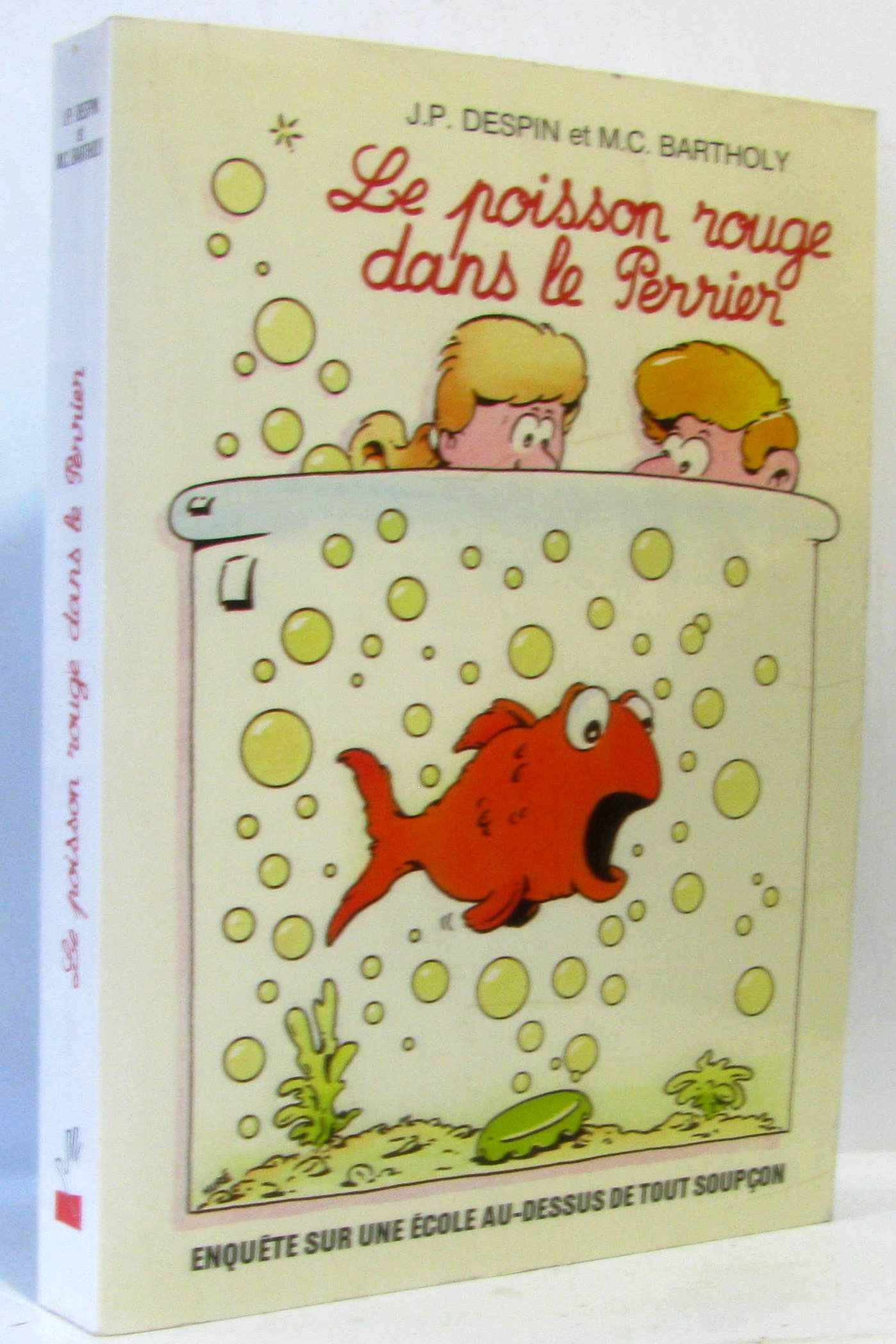 Le Poisson rouge dans le Perrier book