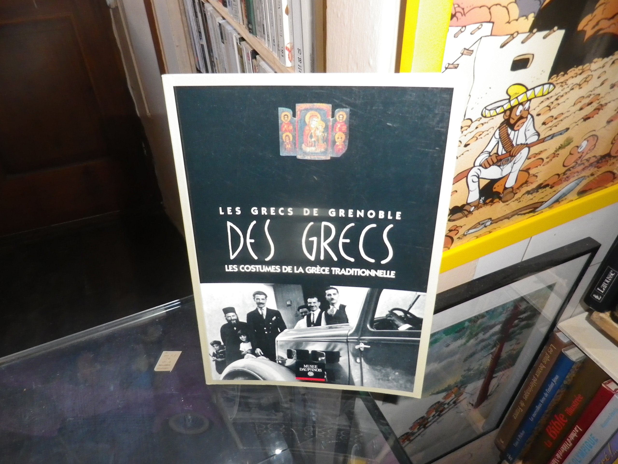 Des Grecs : Les Grecs de Grenoble, les costumes de la Grèce traditionnelle book